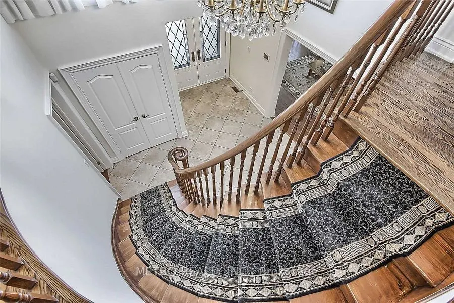 17 Twin Circle Court
