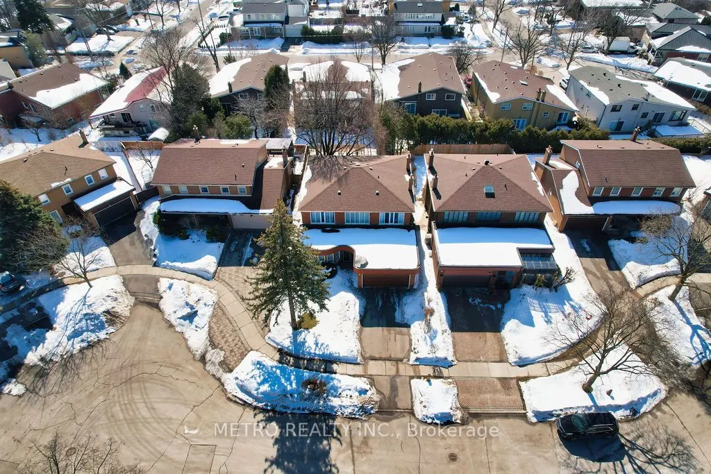17 Twin Circle Court