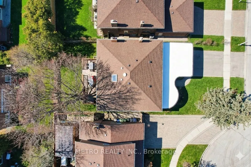 17 Twin Circle Court