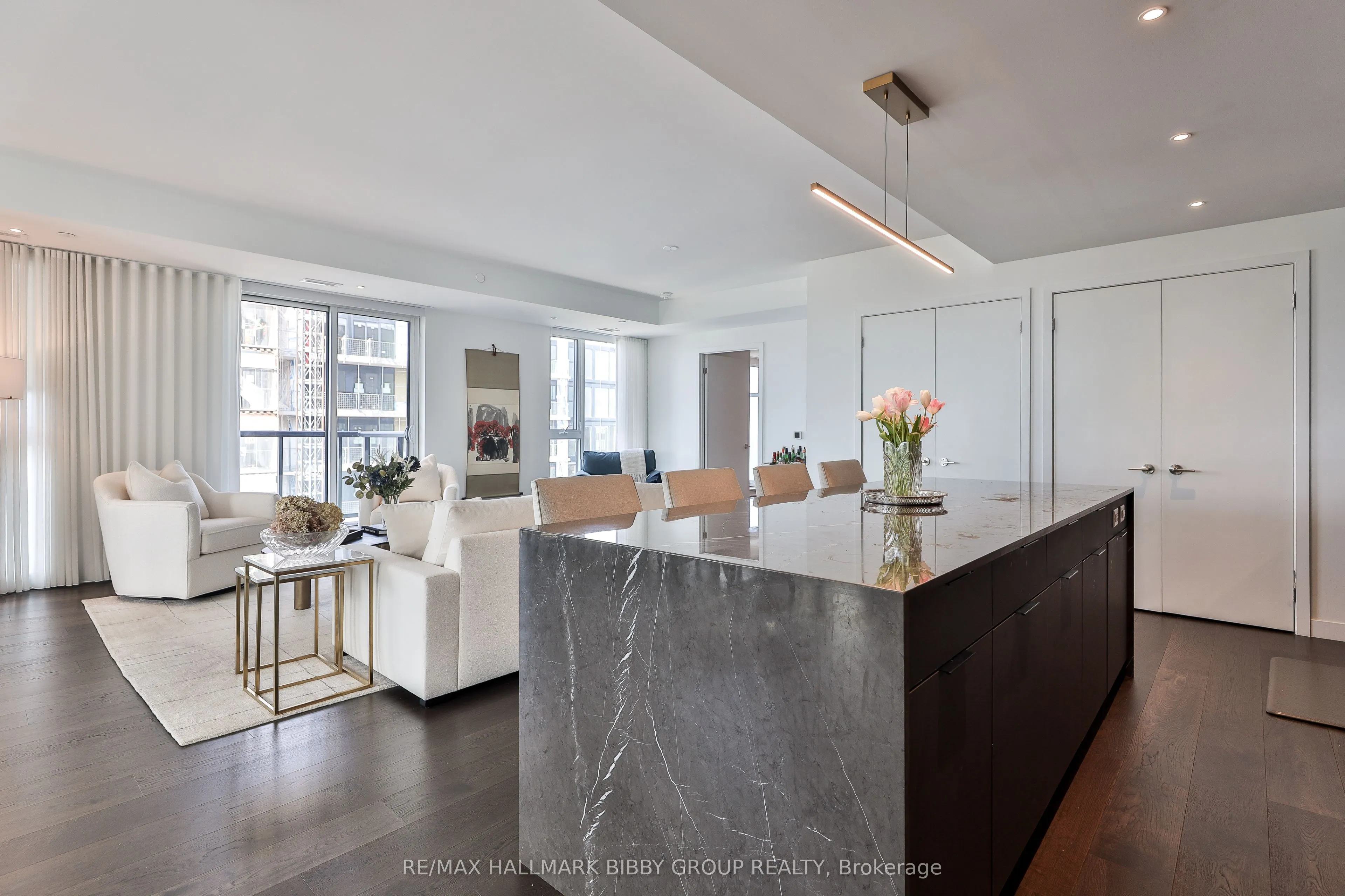 185 Alberta Avenue #1105