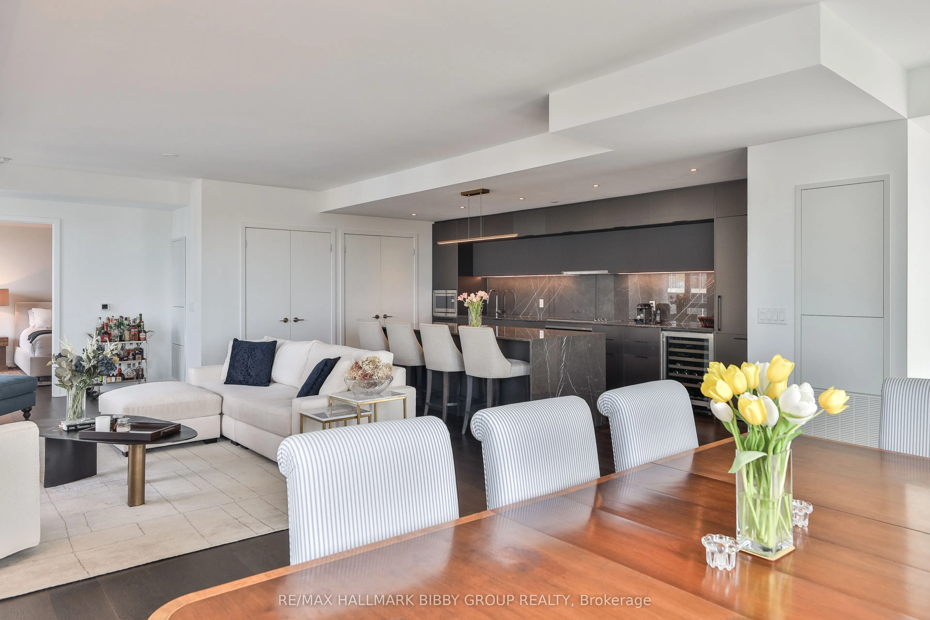 185 Alberta Avenue #1105