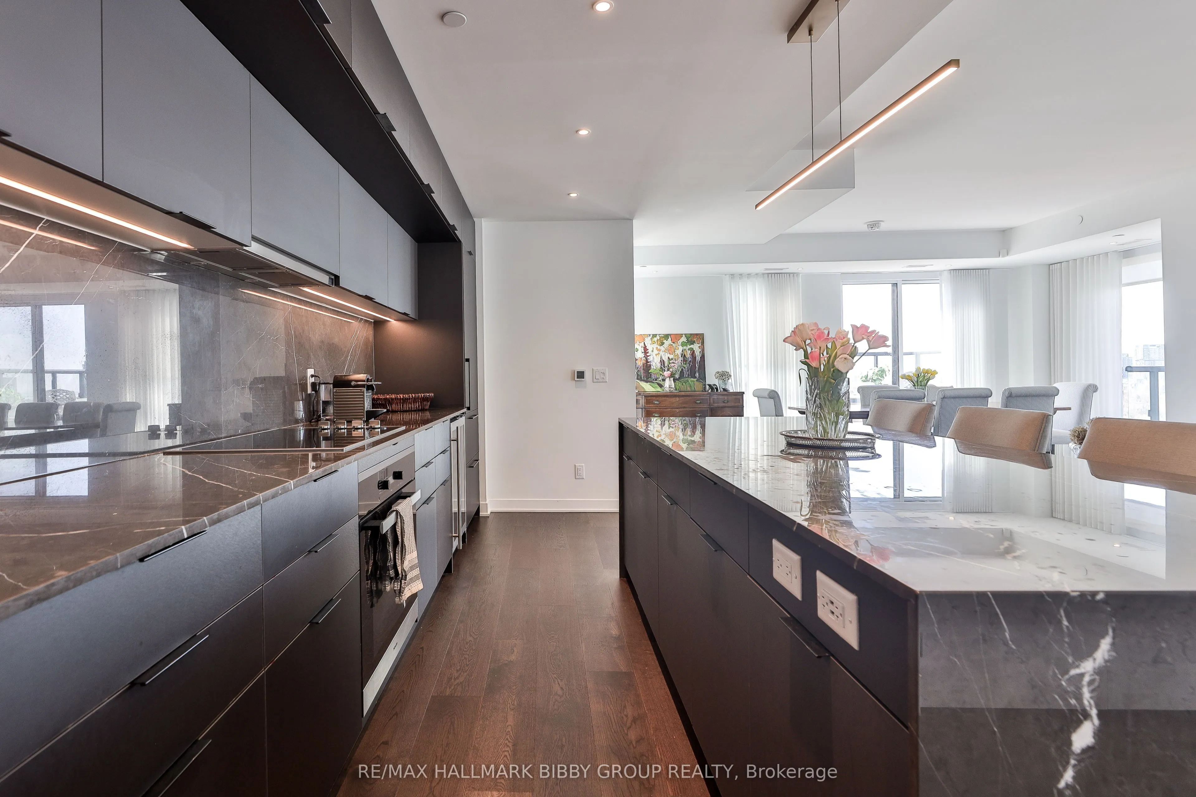 185 Alberta Avenue #1105