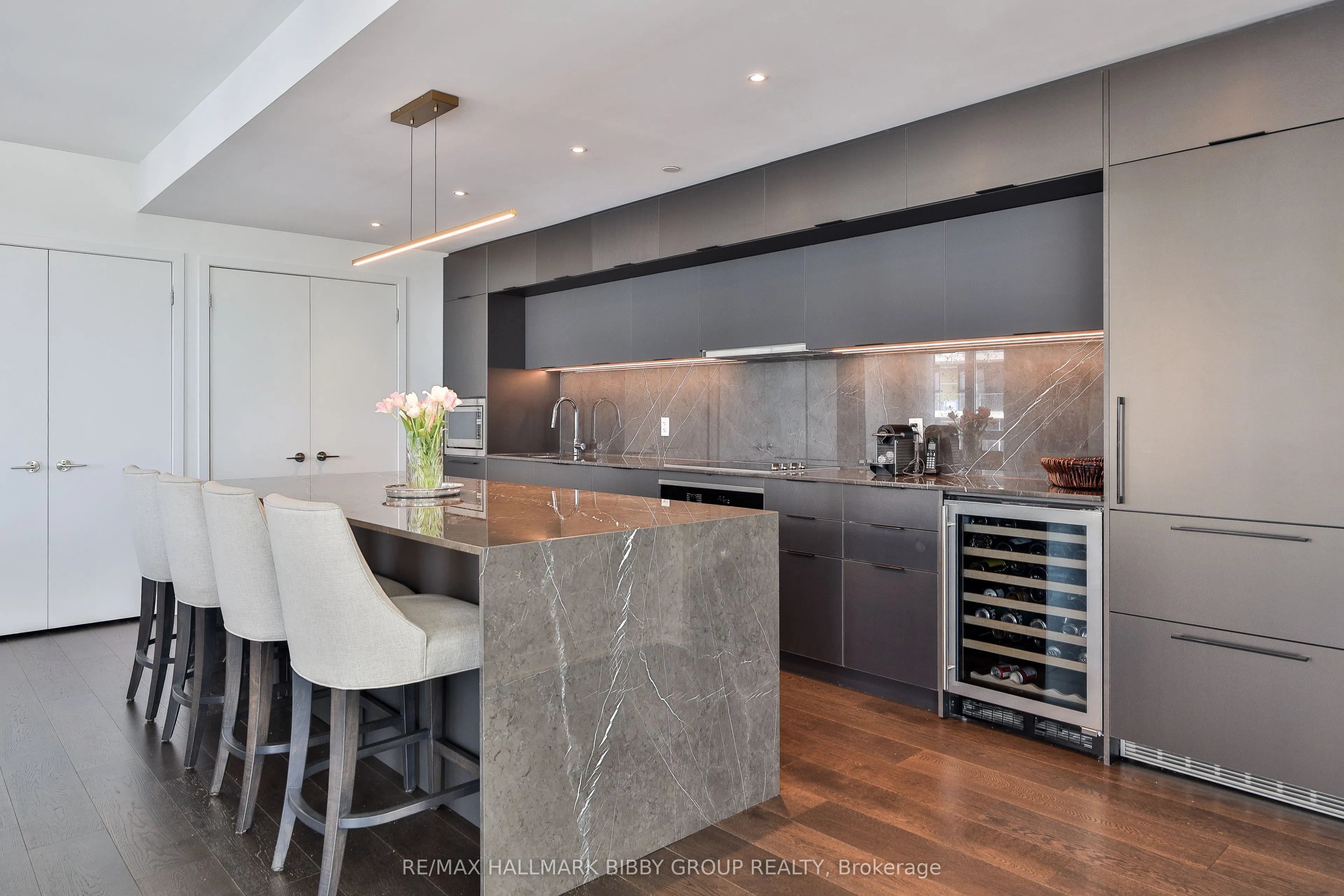 185 Alberta Avenue #1105