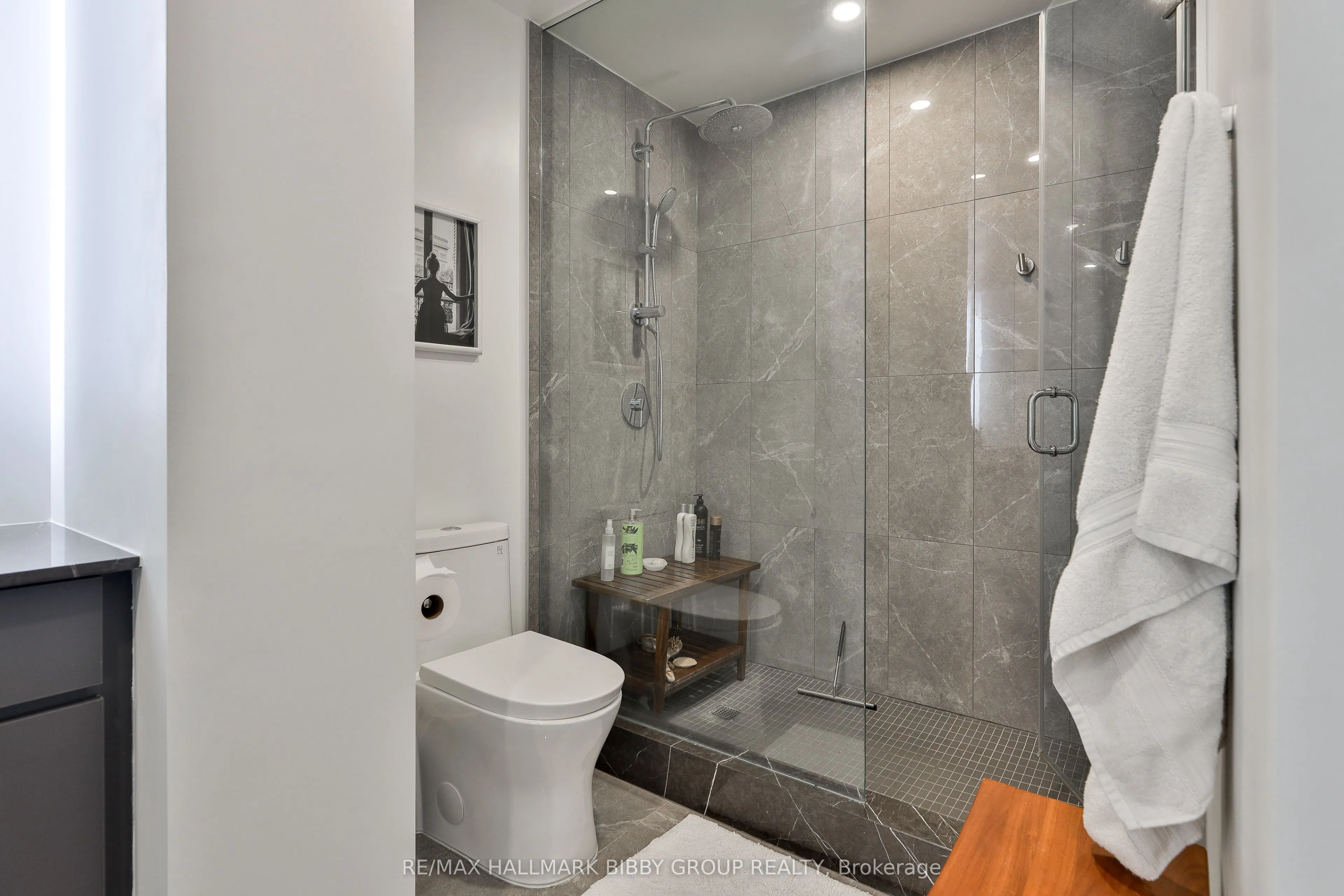 185 Alberta Avenue #1105