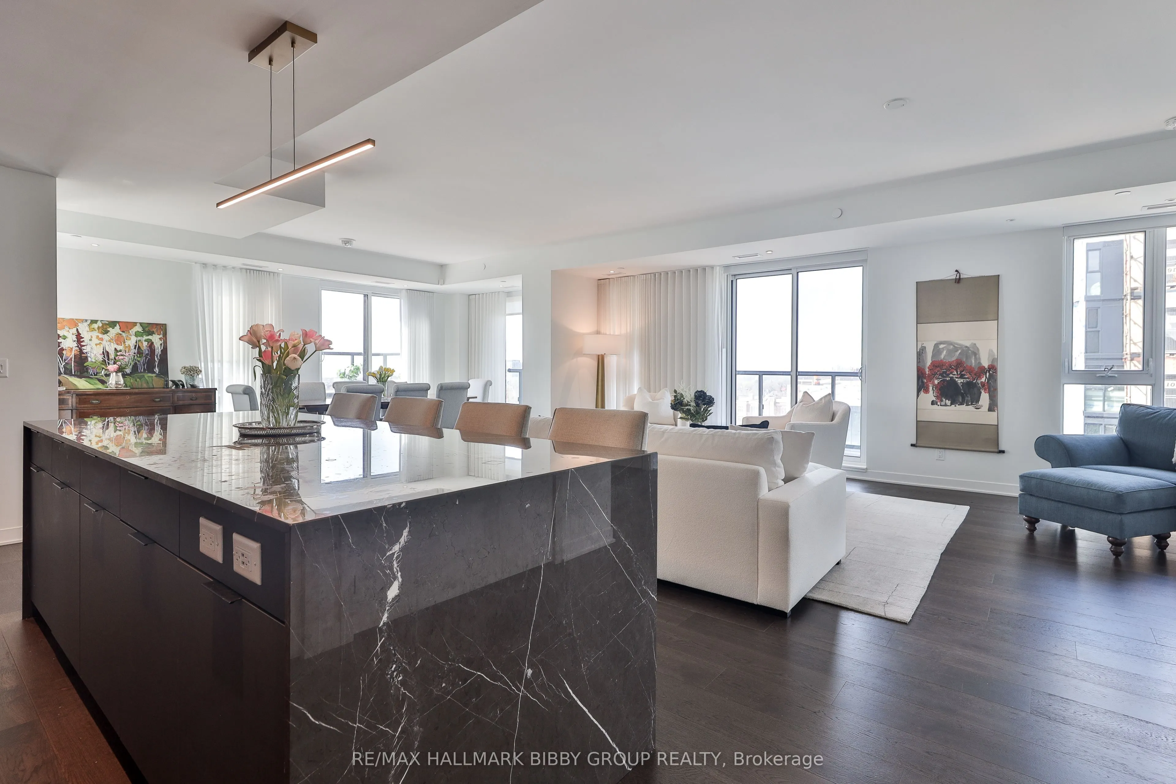 185 Alberta Avenue #1105