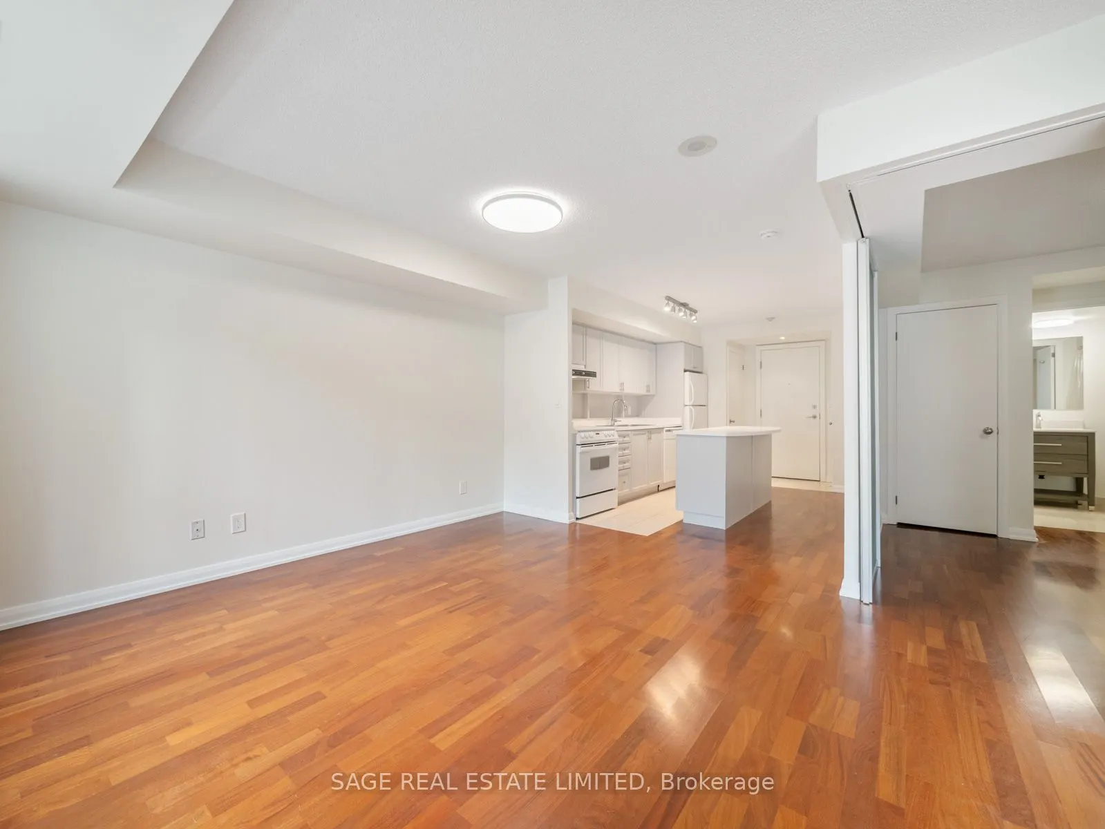 18 Beverley Street #209