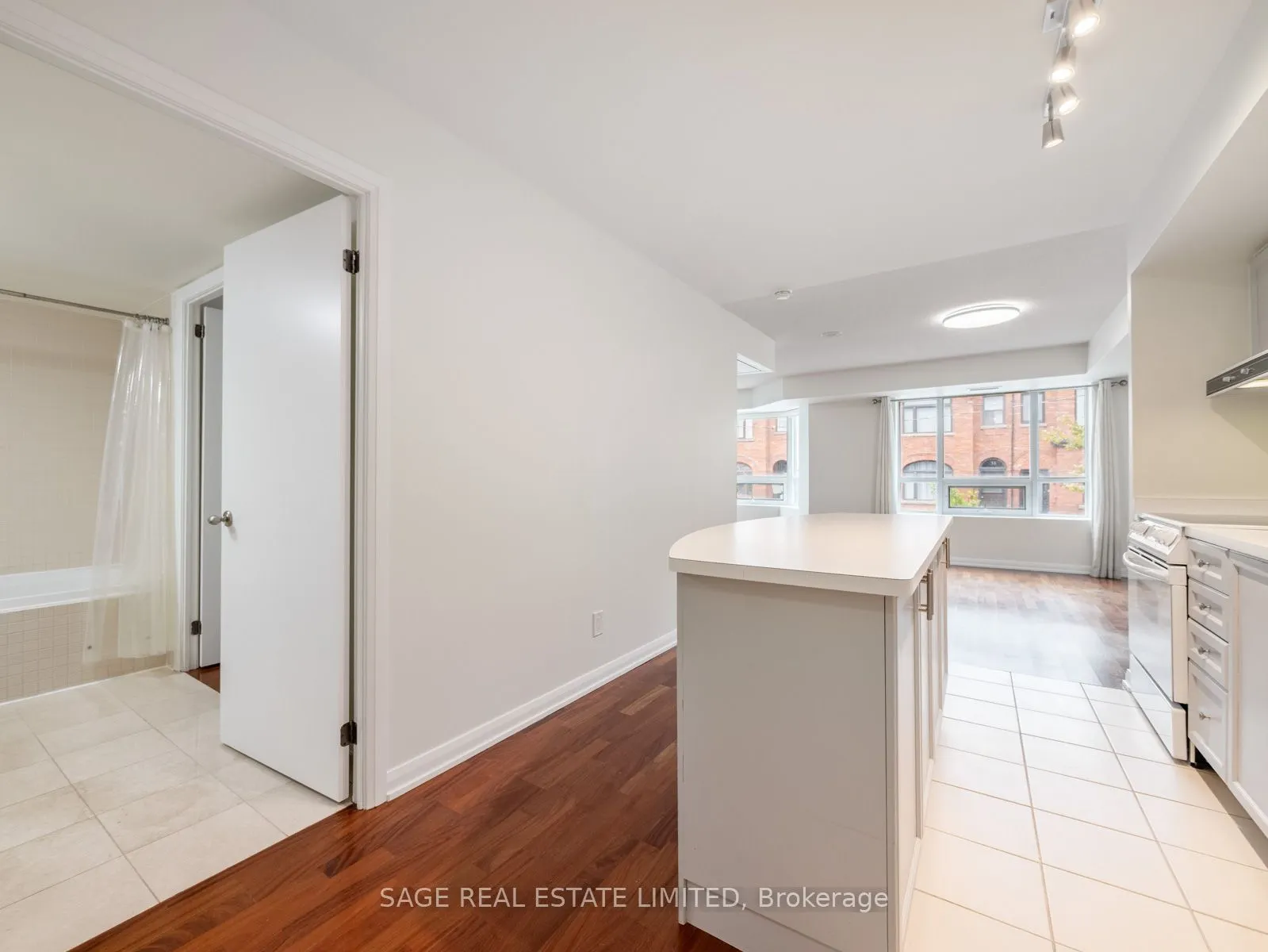 18 Beverley Street #209
