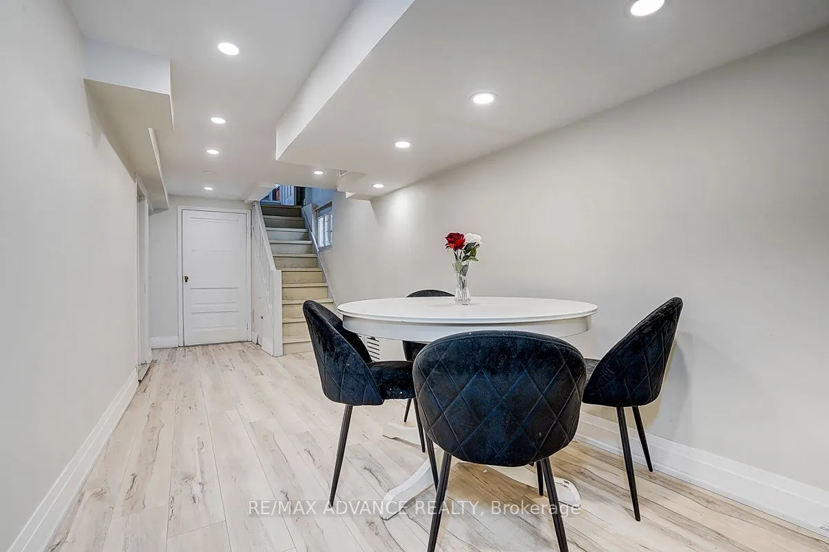 33 Castlefield Avenue