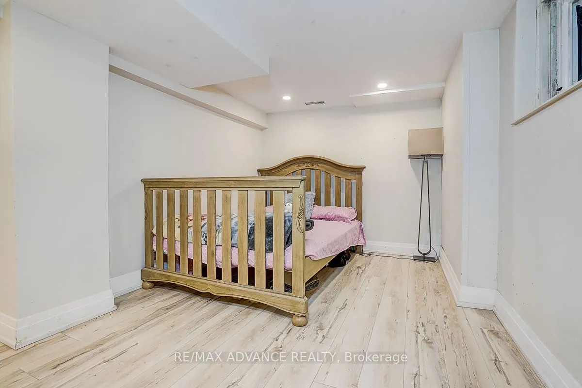 33 Castlefield Avenue
