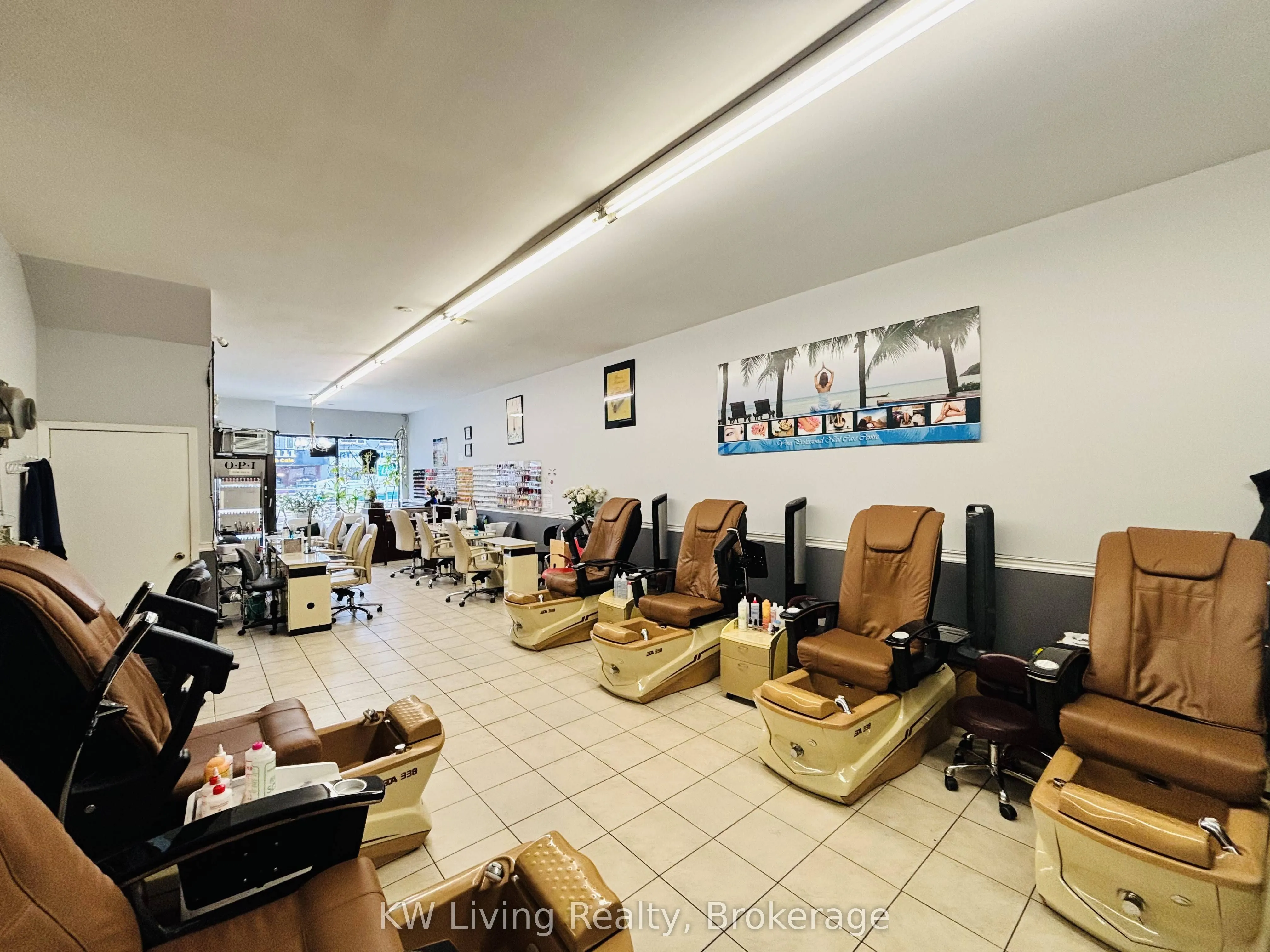 694 St Clair Avenue W