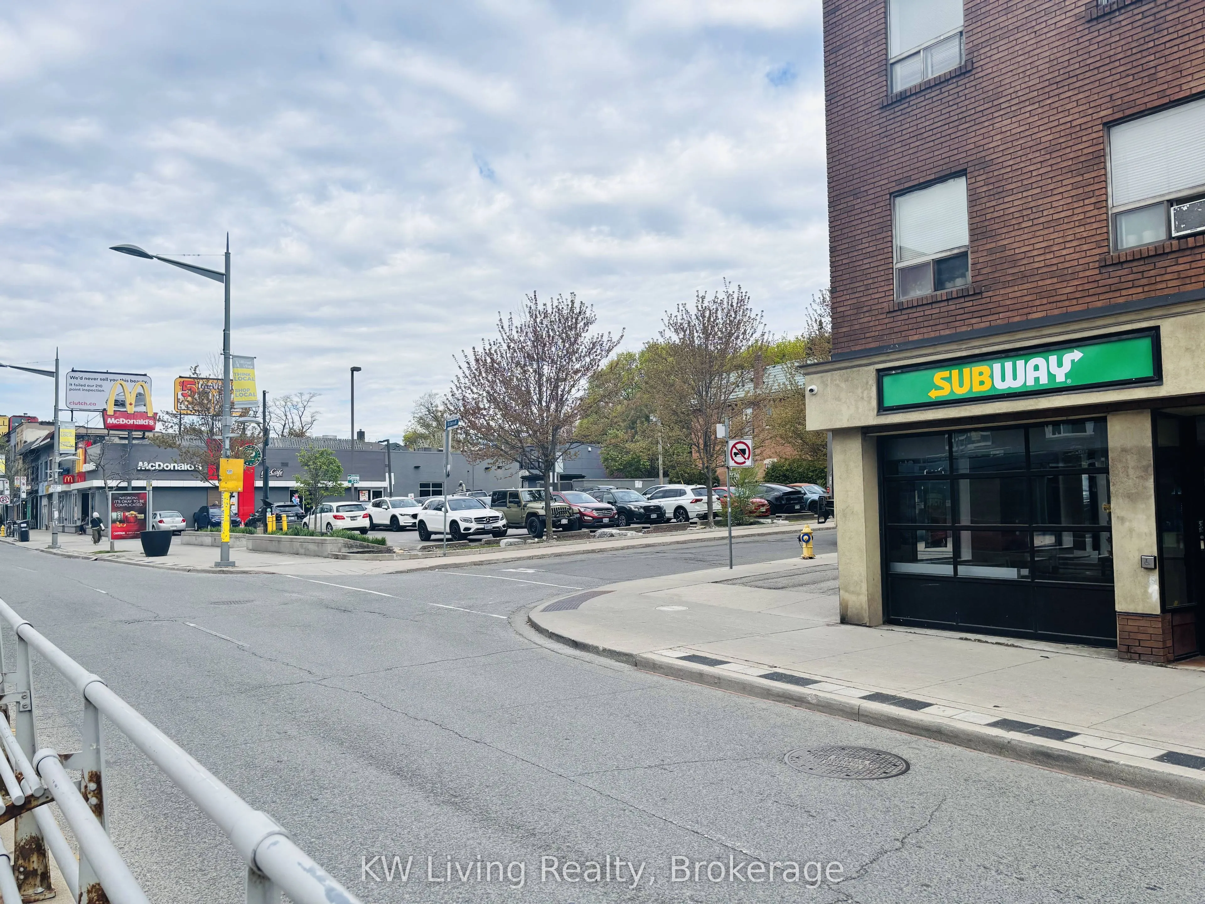 694 St Clair Avenue W