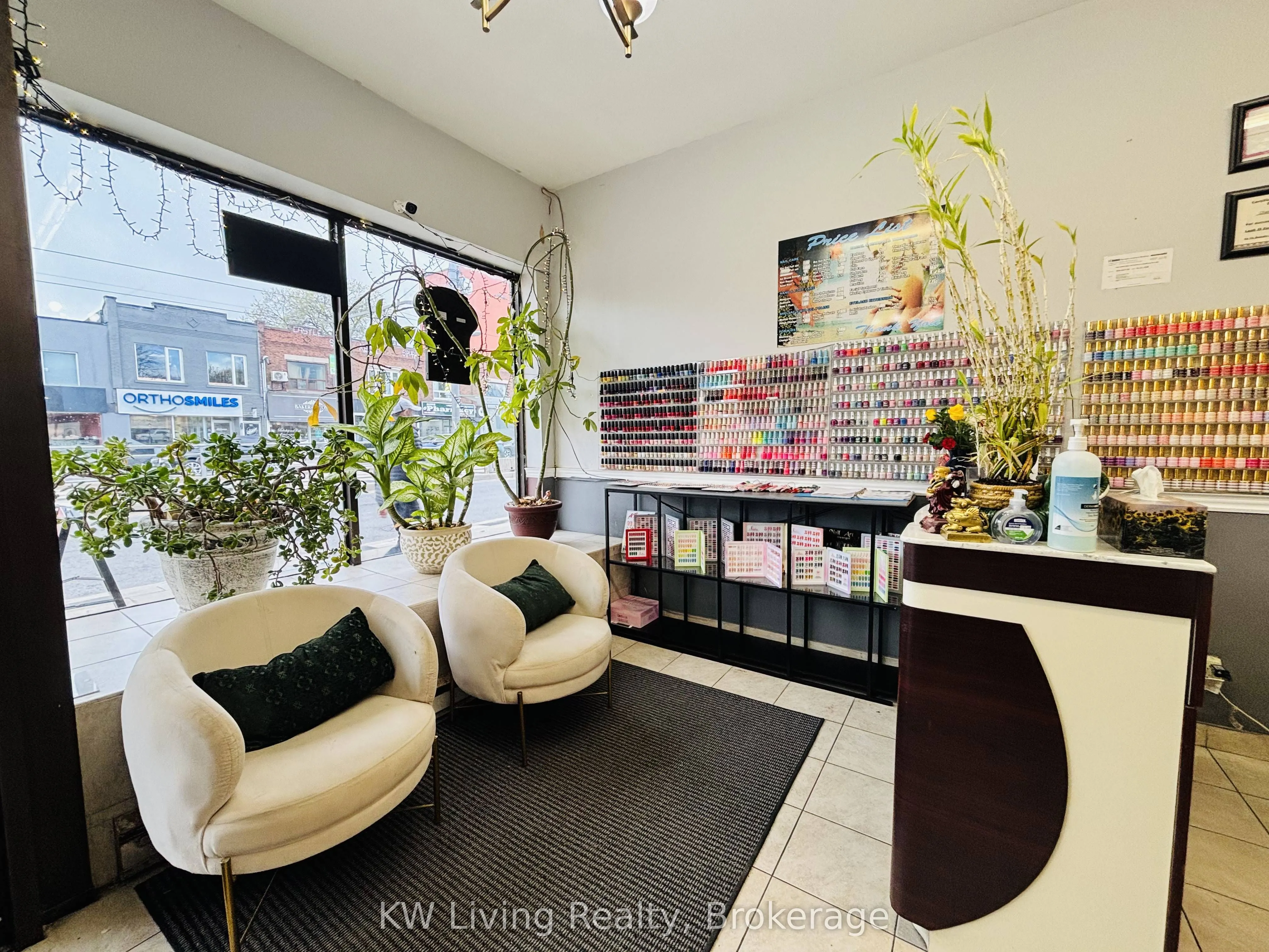694 St Clair Avenue W