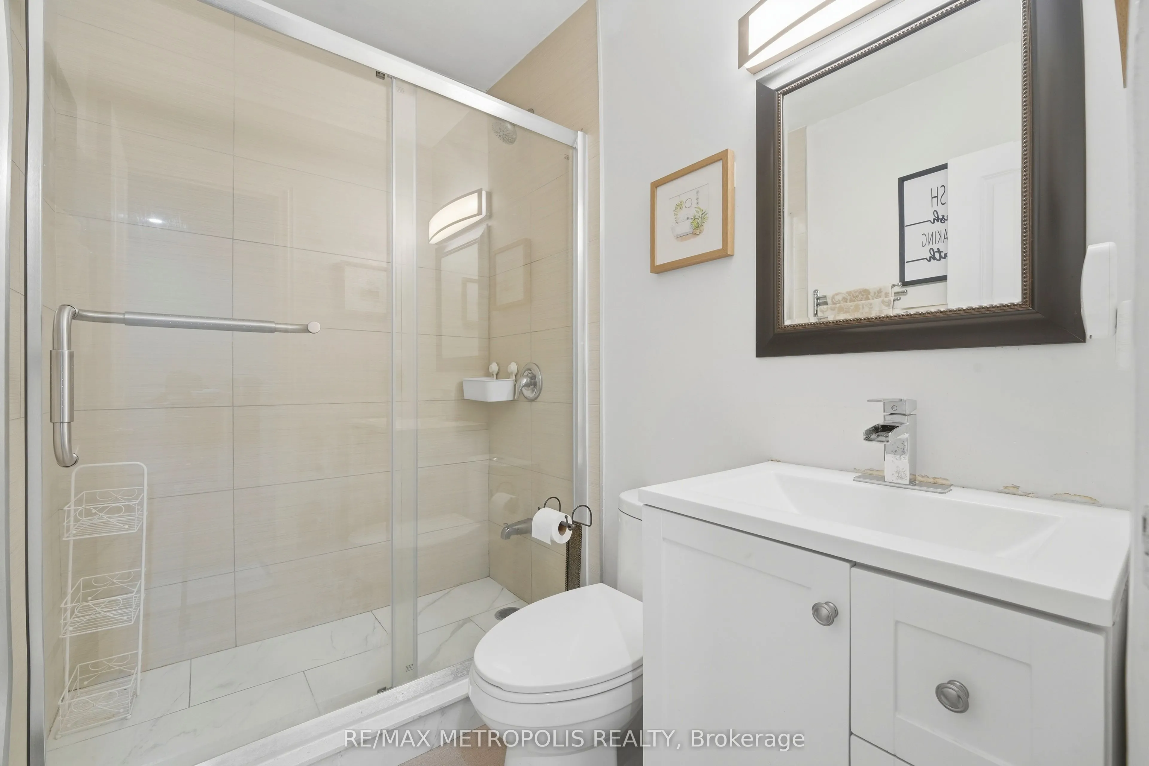 5877 Bathurst Street #205