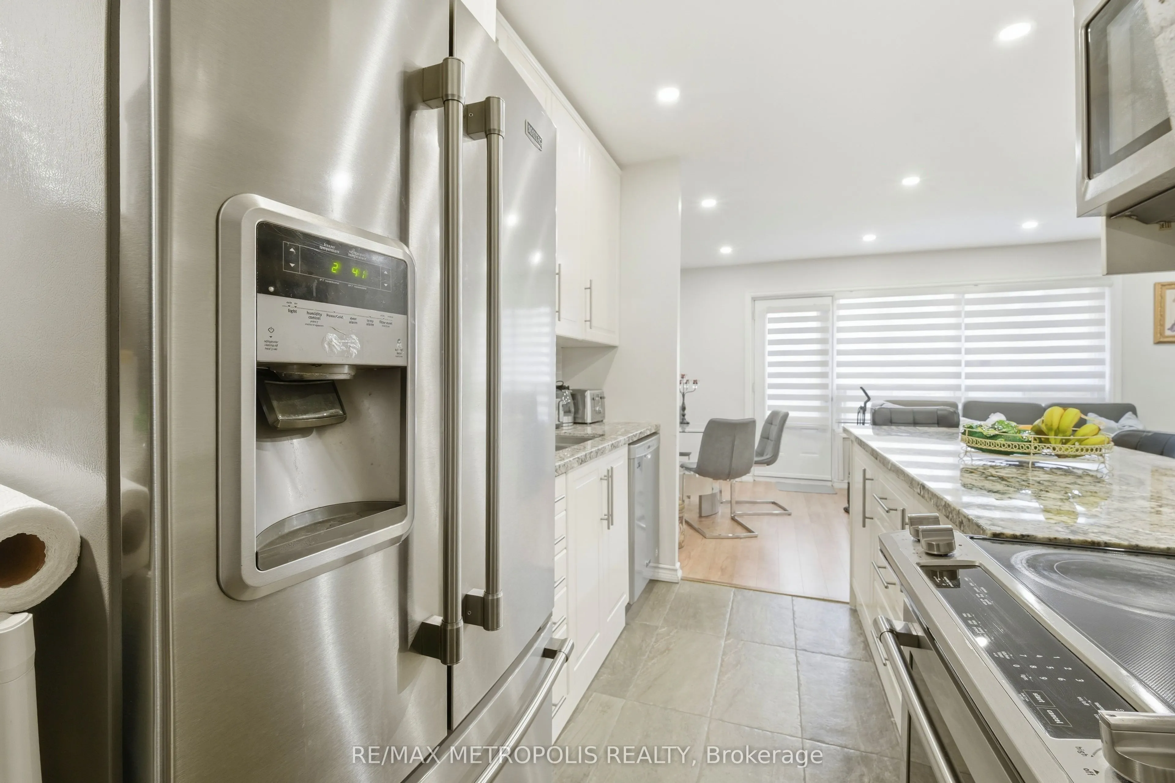 5877 Bathurst Street #205