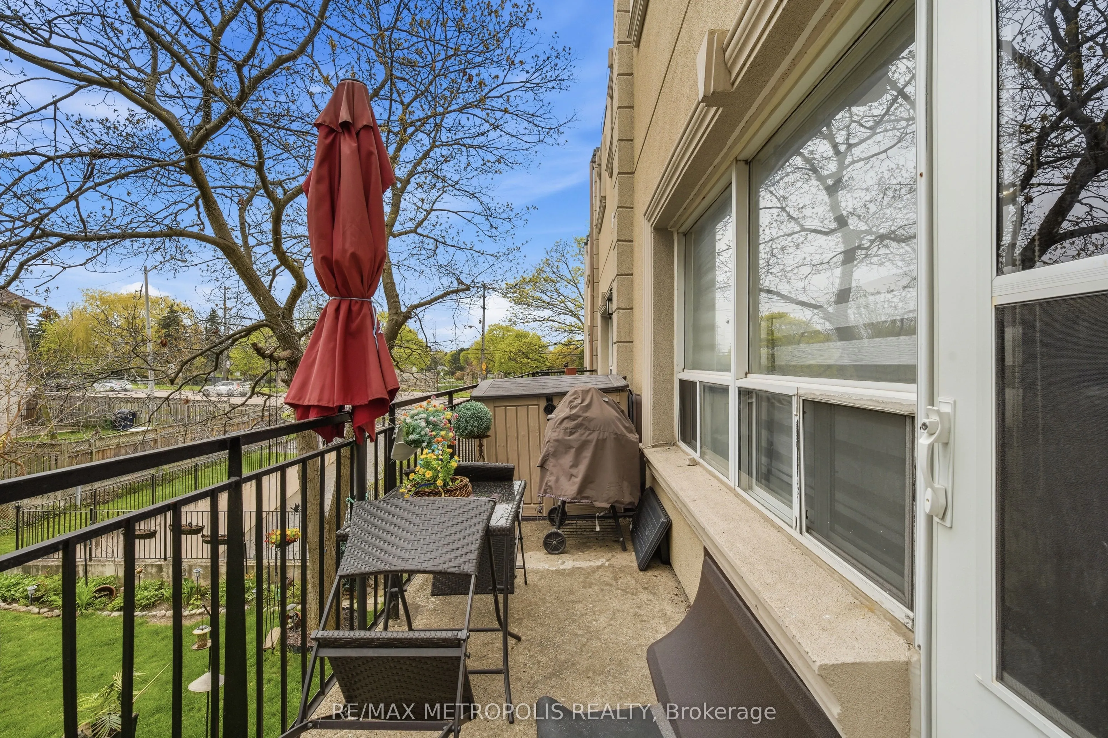 5877 Bathurst Street #205