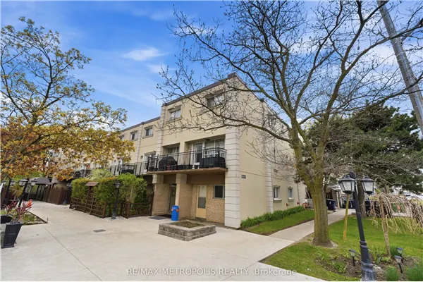 5877 Bathurst Street