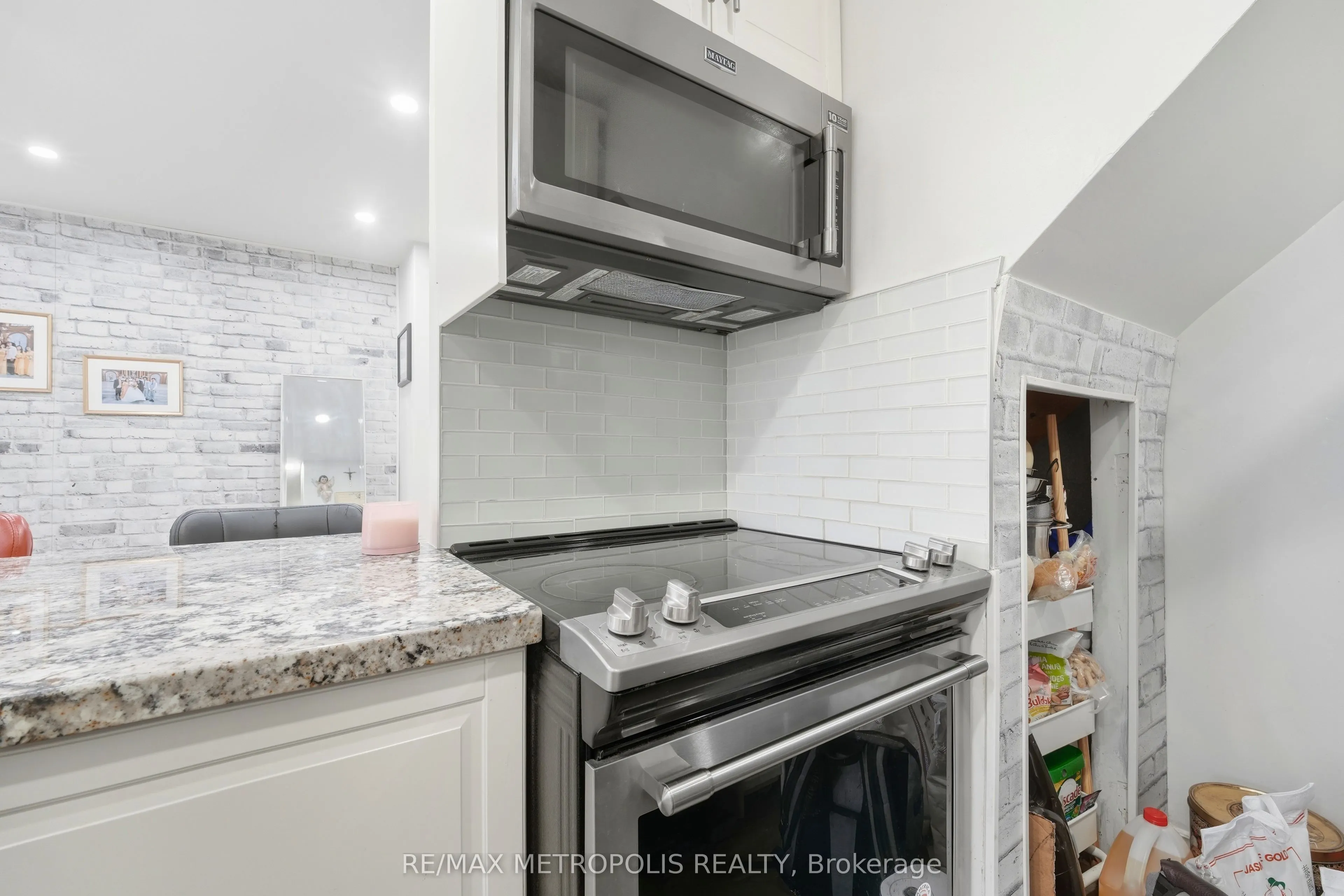 5877 Bathurst Street #205