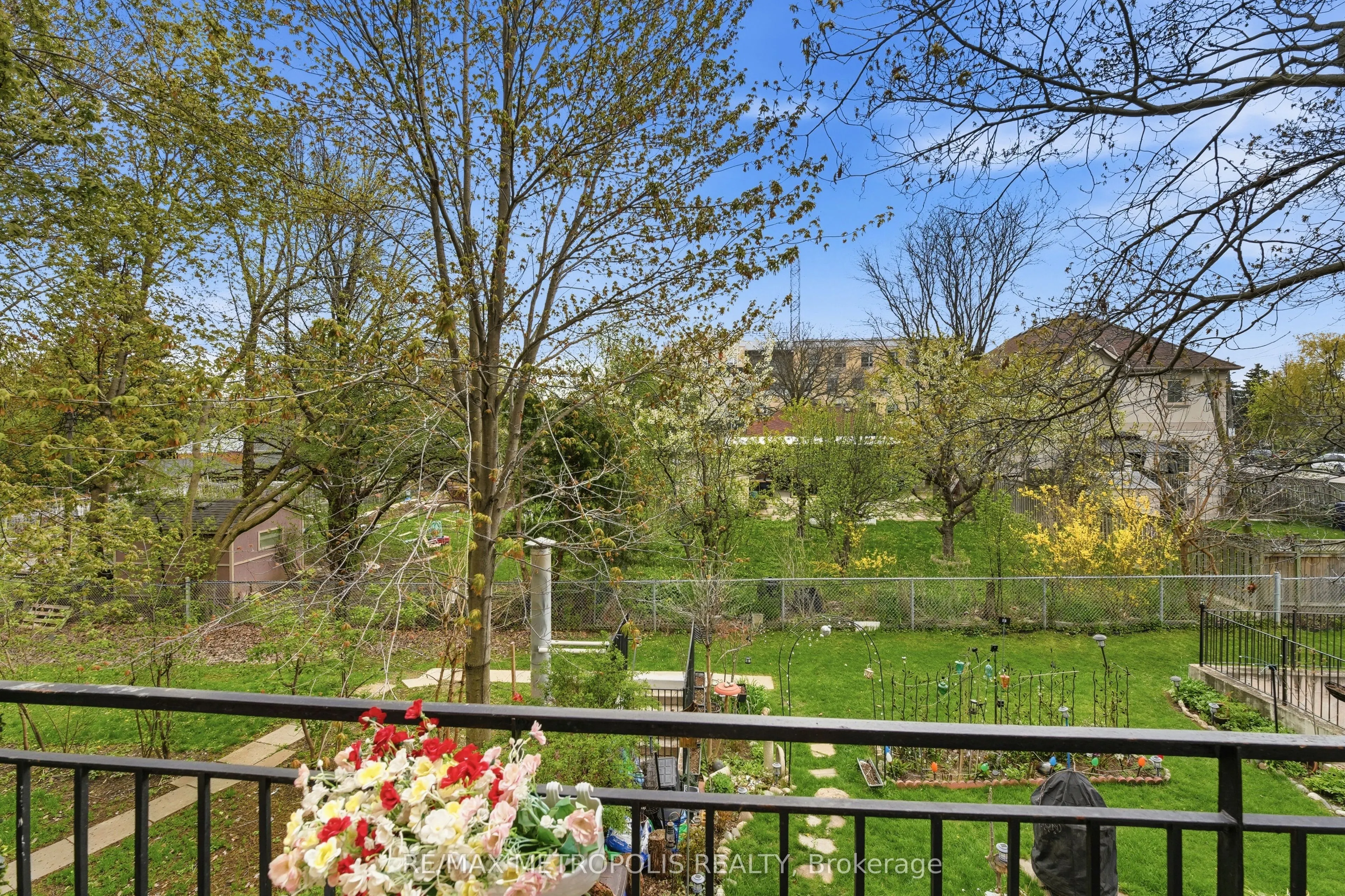 5877 Bathurst Street #205