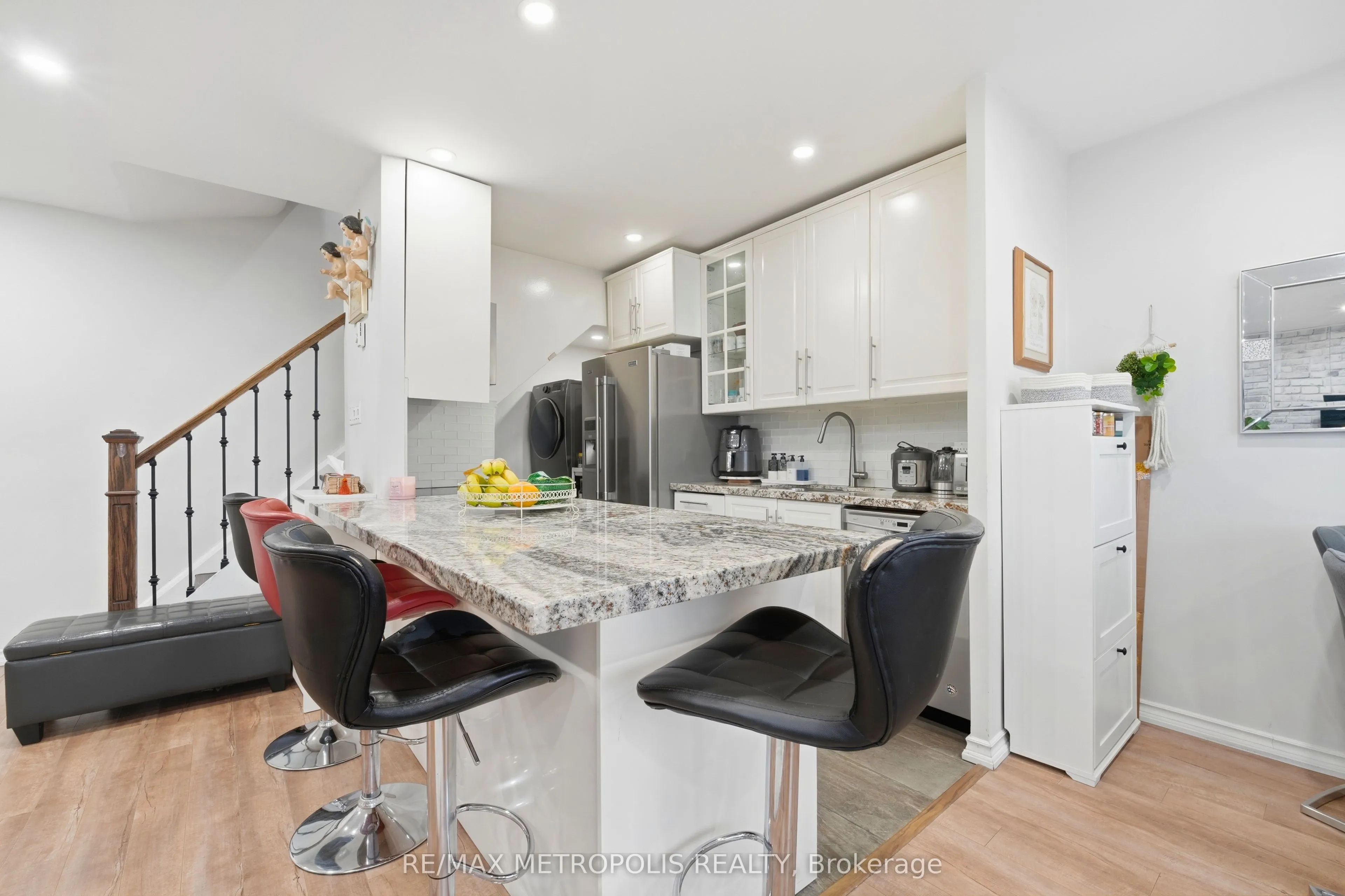 5877 Bathurst Street #205