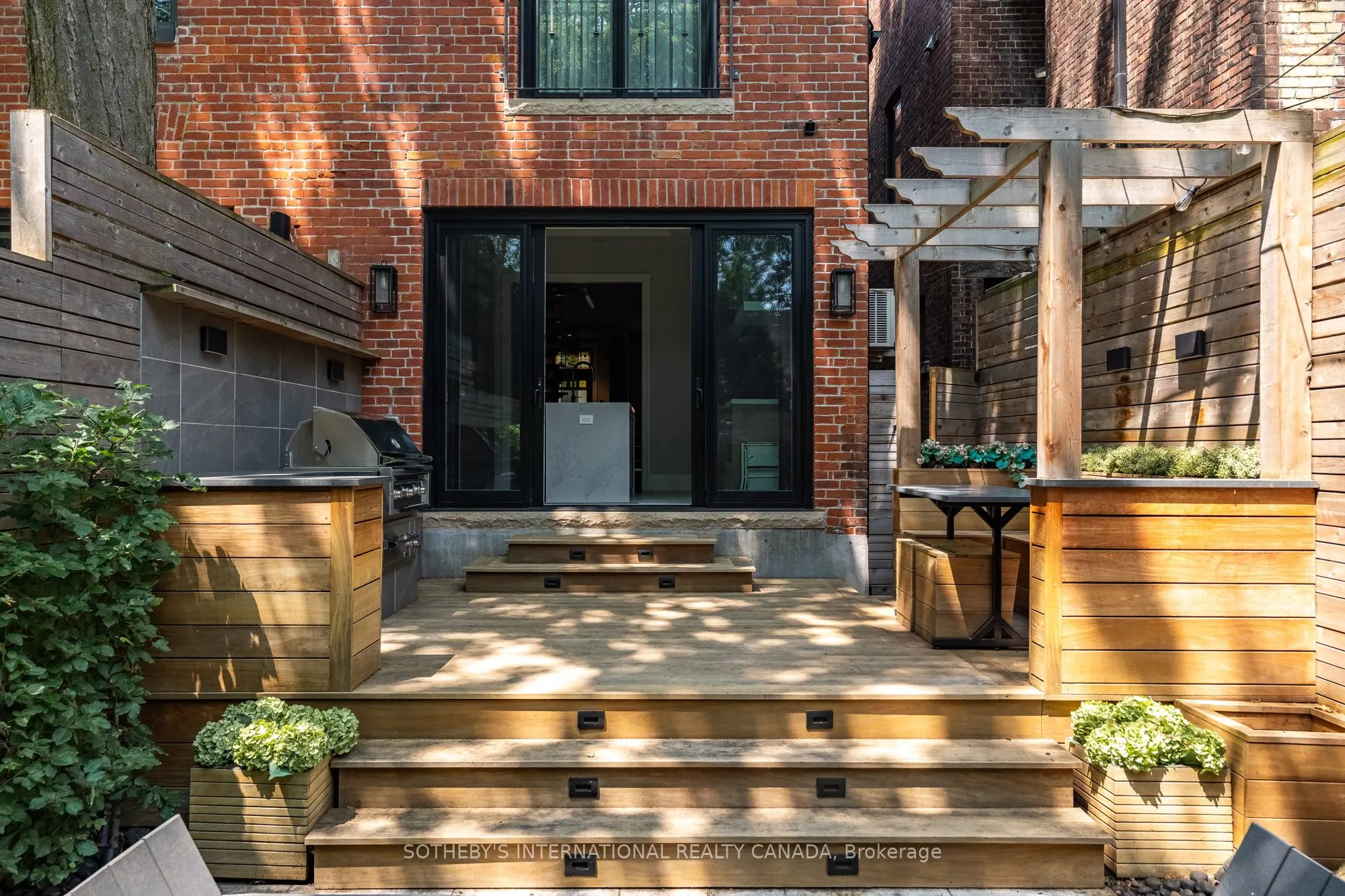 33 Tranby Avenue