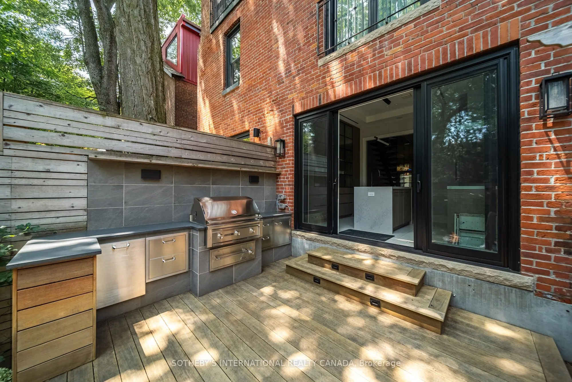 33 Tranby Avenue
