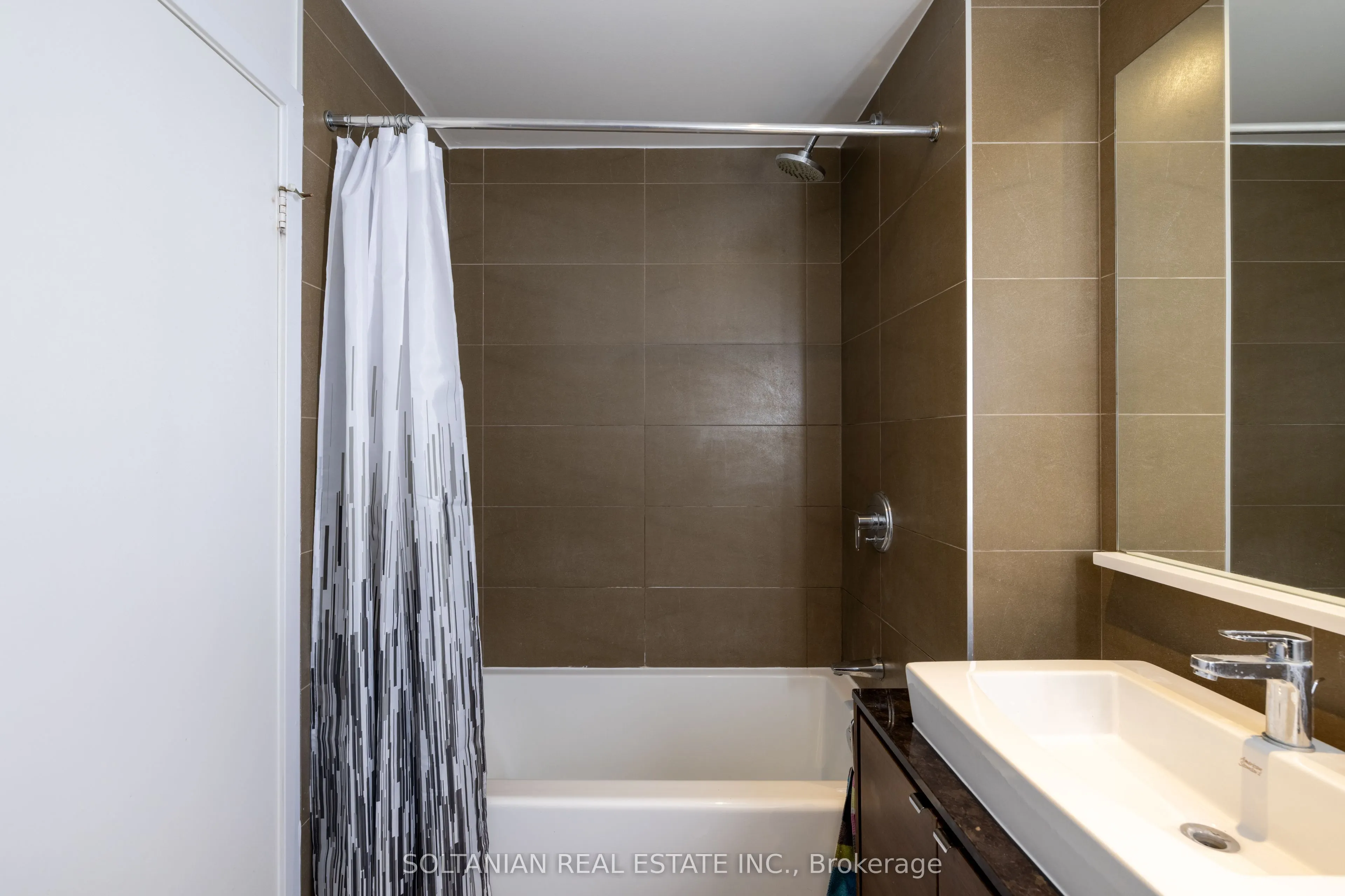 121 Mcmahon Drive #3302