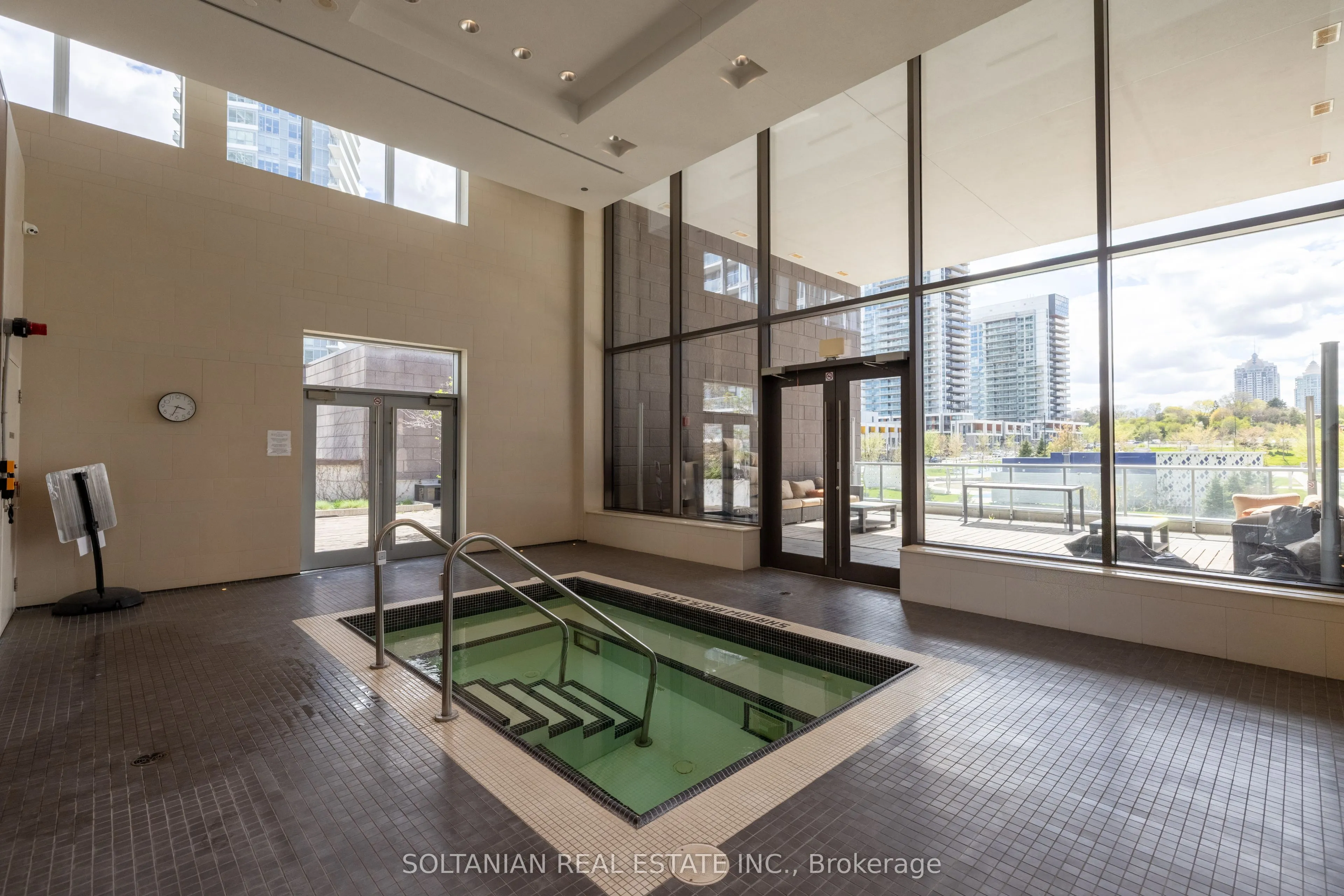 121 Mcmahon Drive #3302
