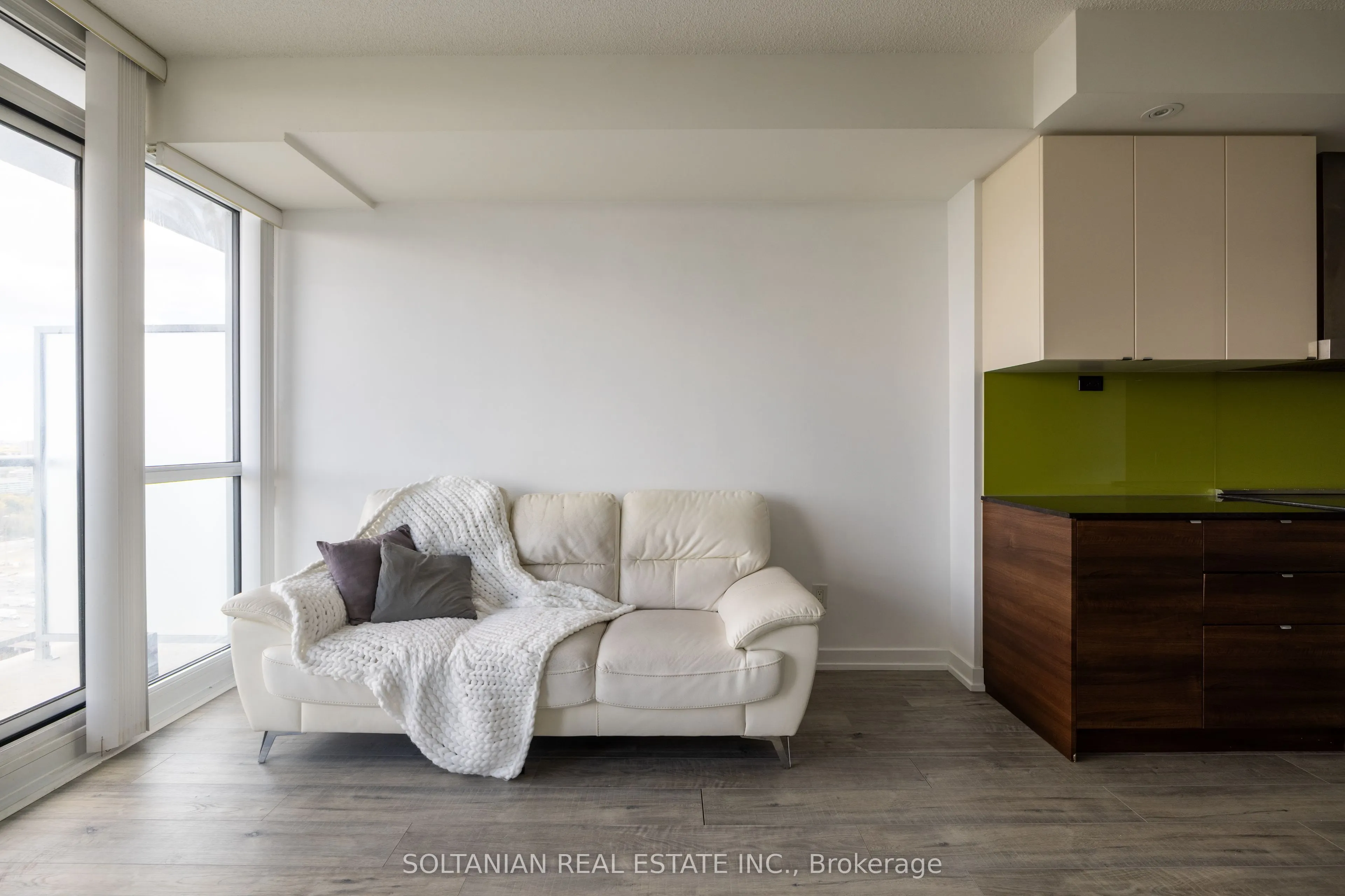 121 Mcmahon Drive #3302