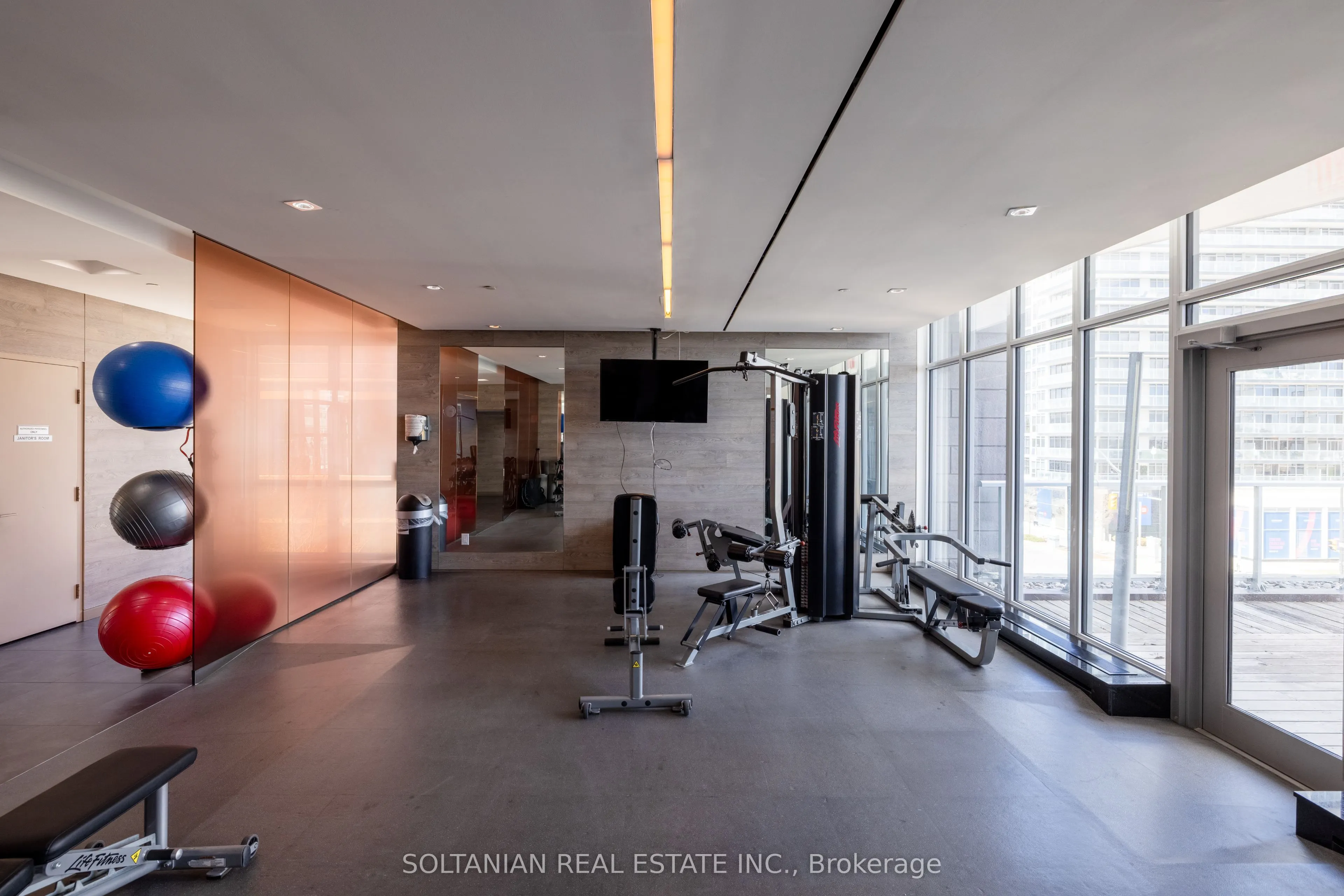 121 Mcmahon Drive #3302