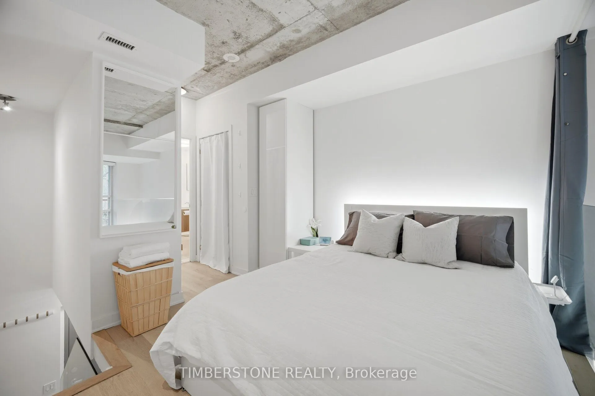 255 Richmond Street E #122
