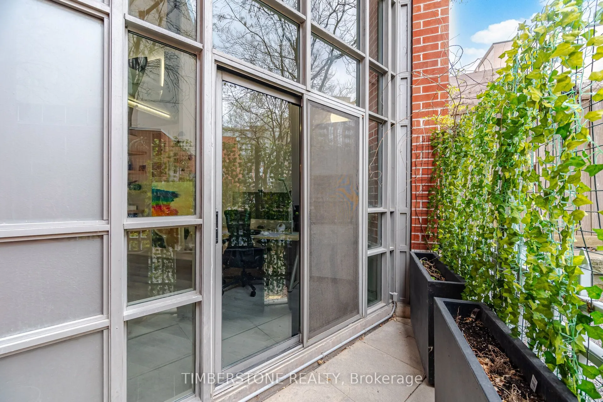 255 Richmond Street E #122