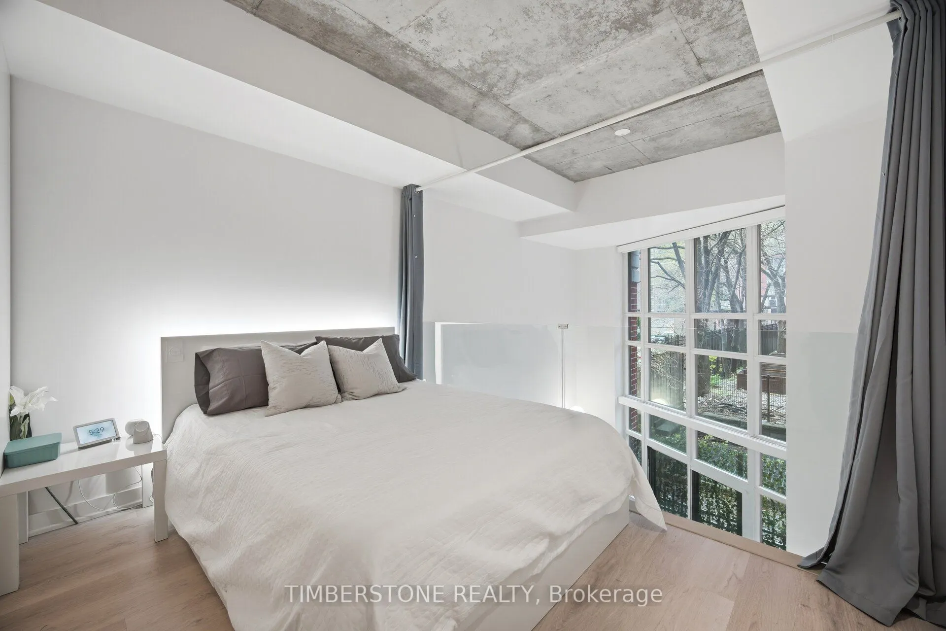 255 Richmond Street E #122