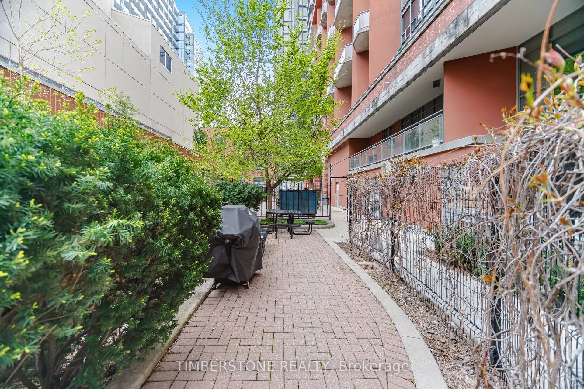 255 Richmond Street E #122