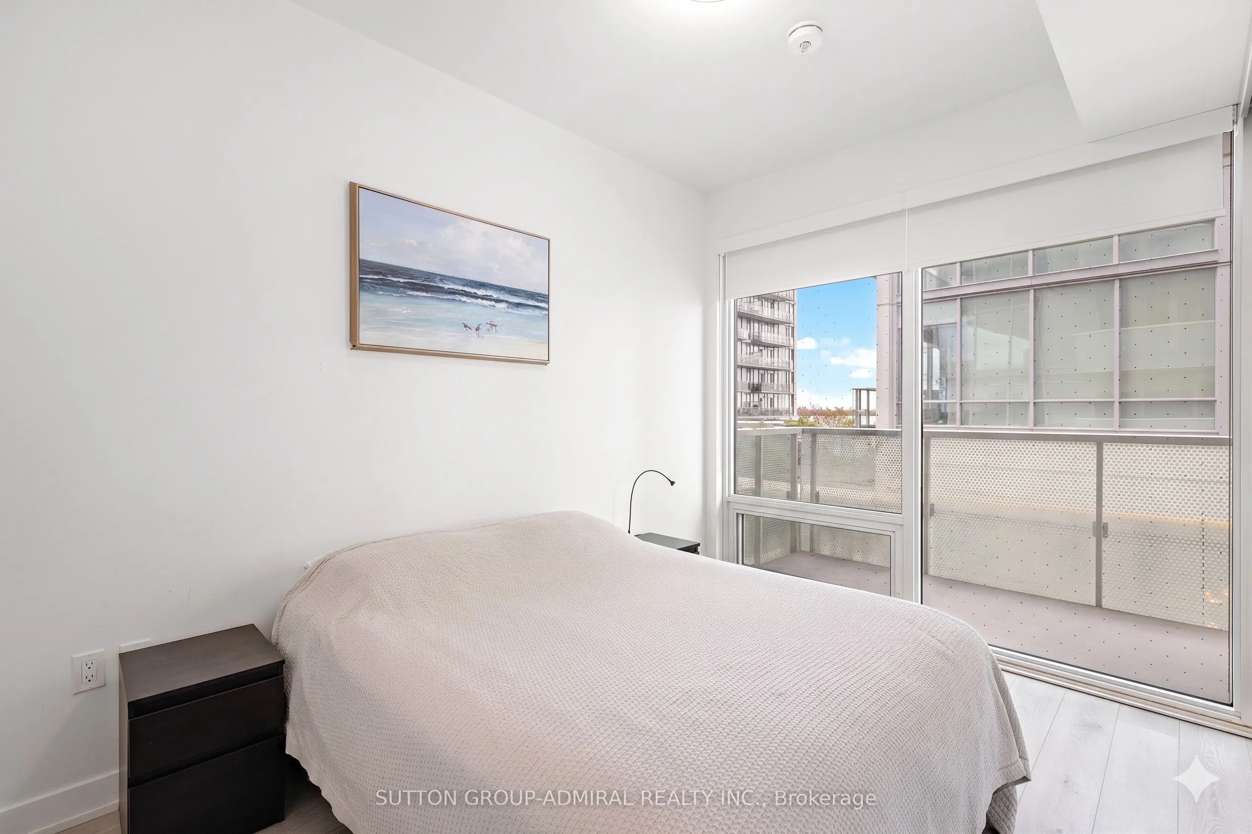 15 Queens Quay E #208