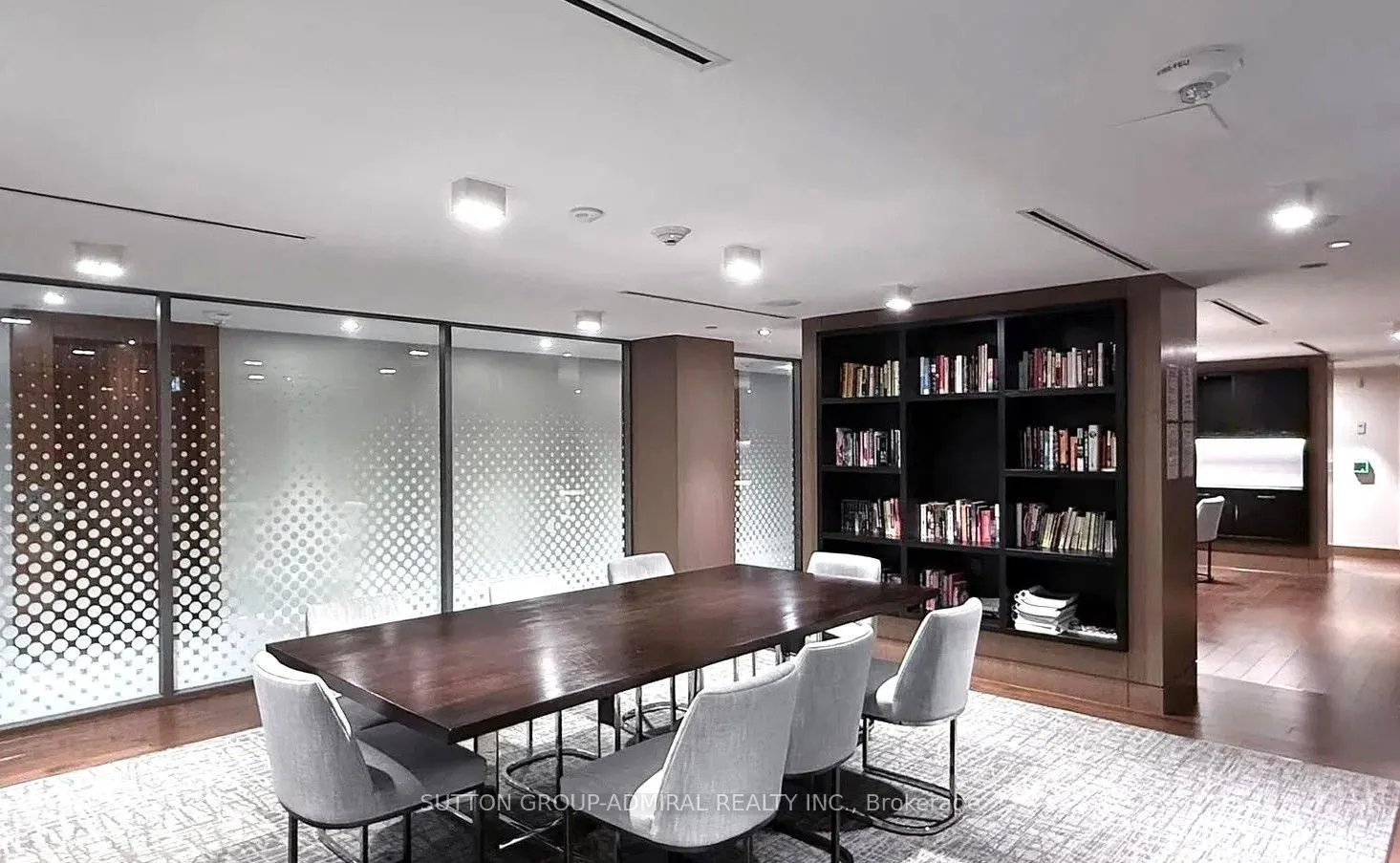 15 Queens Quay E #208