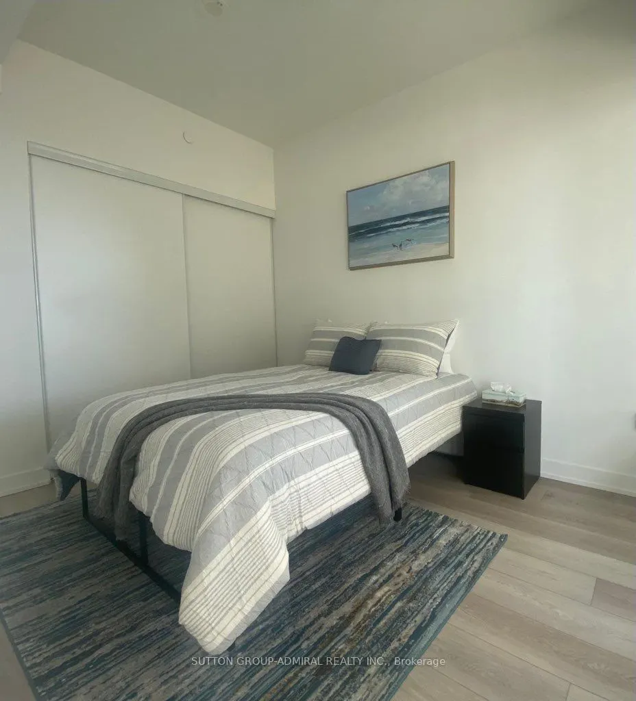 15 Queens Quay E #208