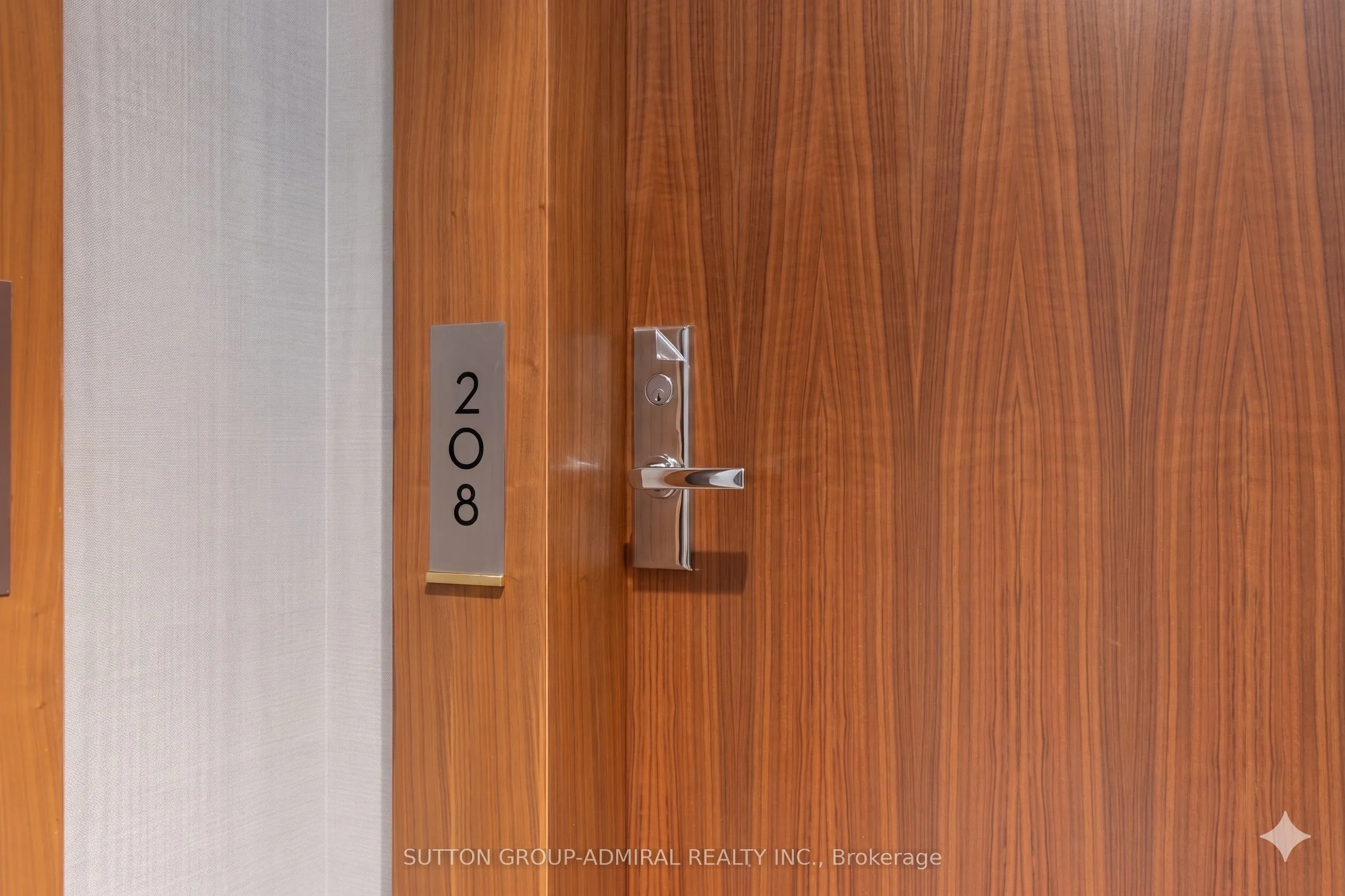 15 Queens Quay E #208