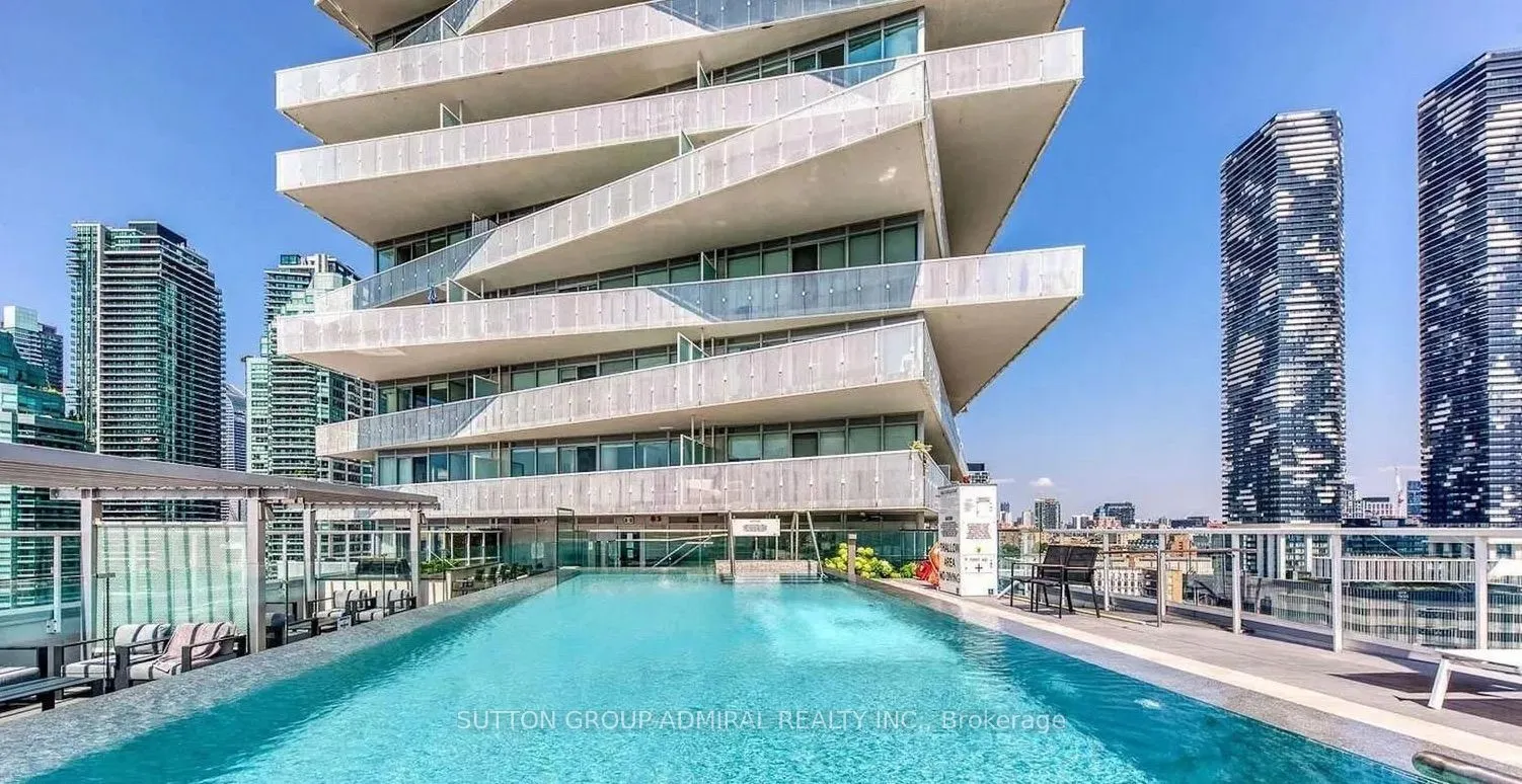 15 Queens Quay E #208