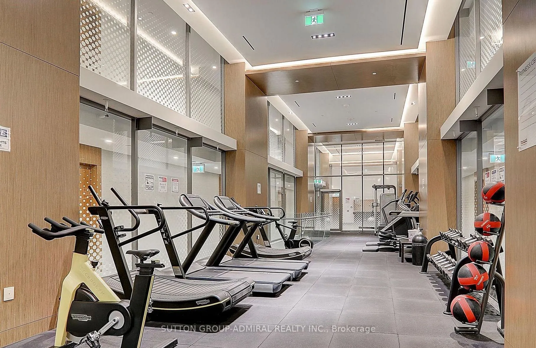 15 Queens Quay E #208