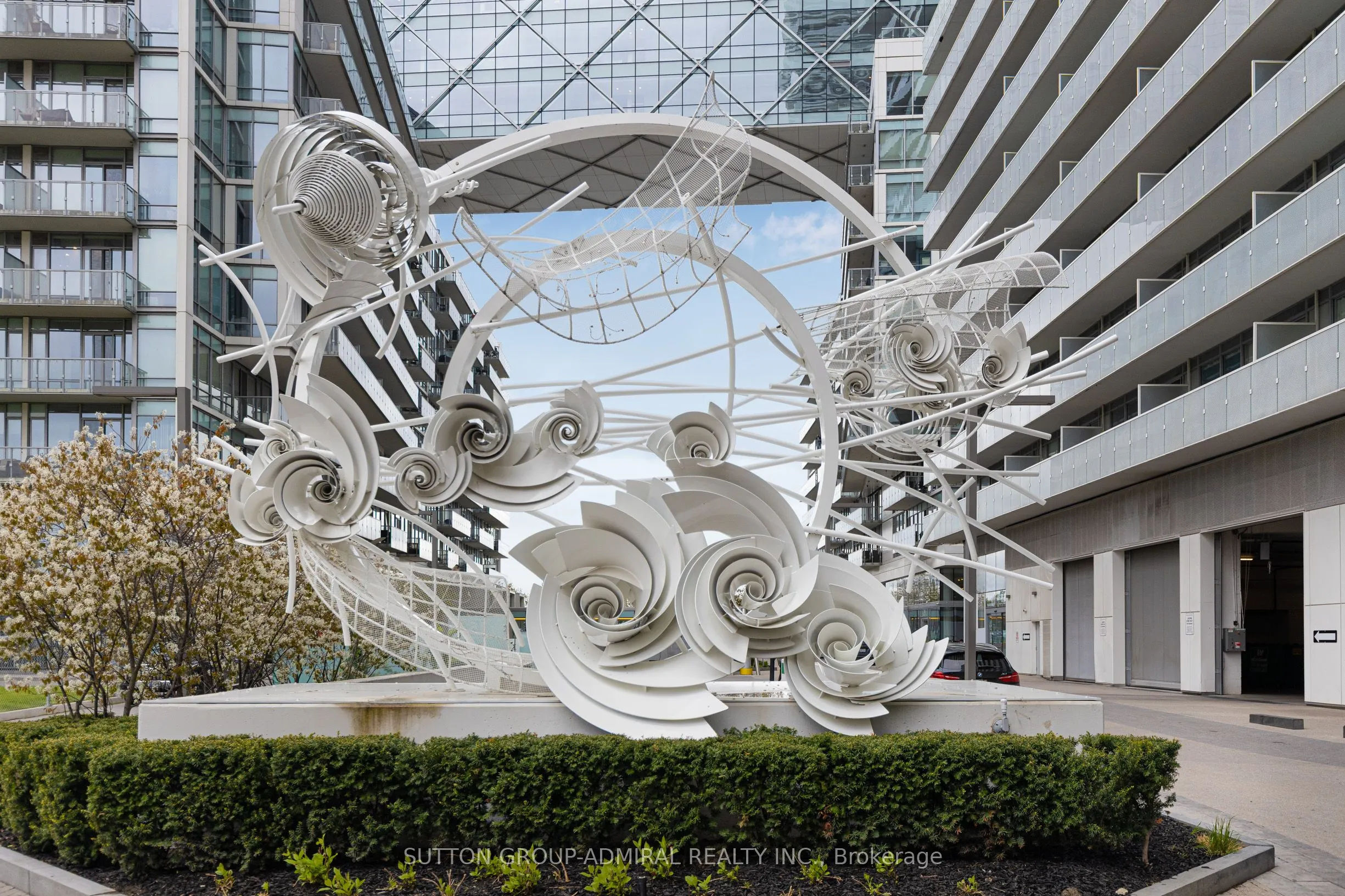 15 Queens Quay E #208