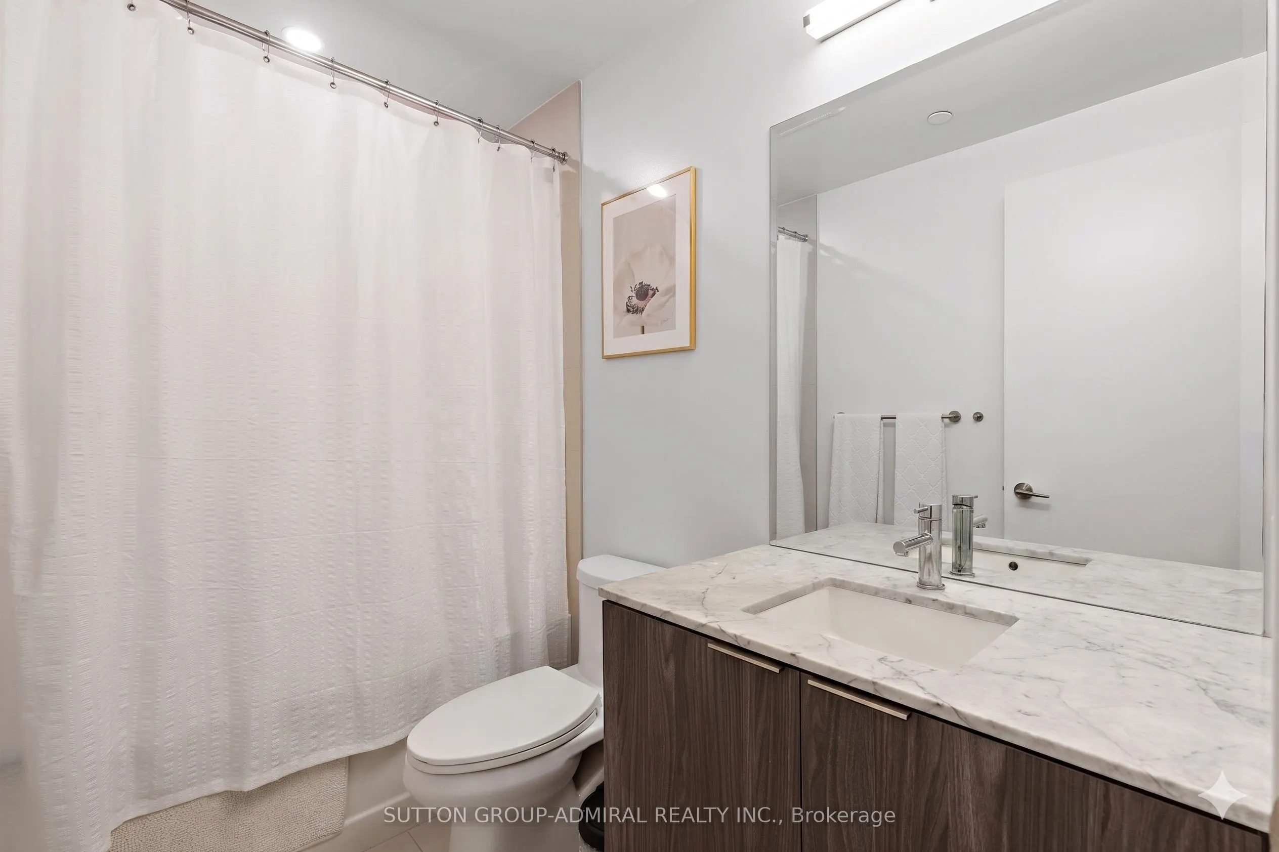 15 Queens Quay E #208