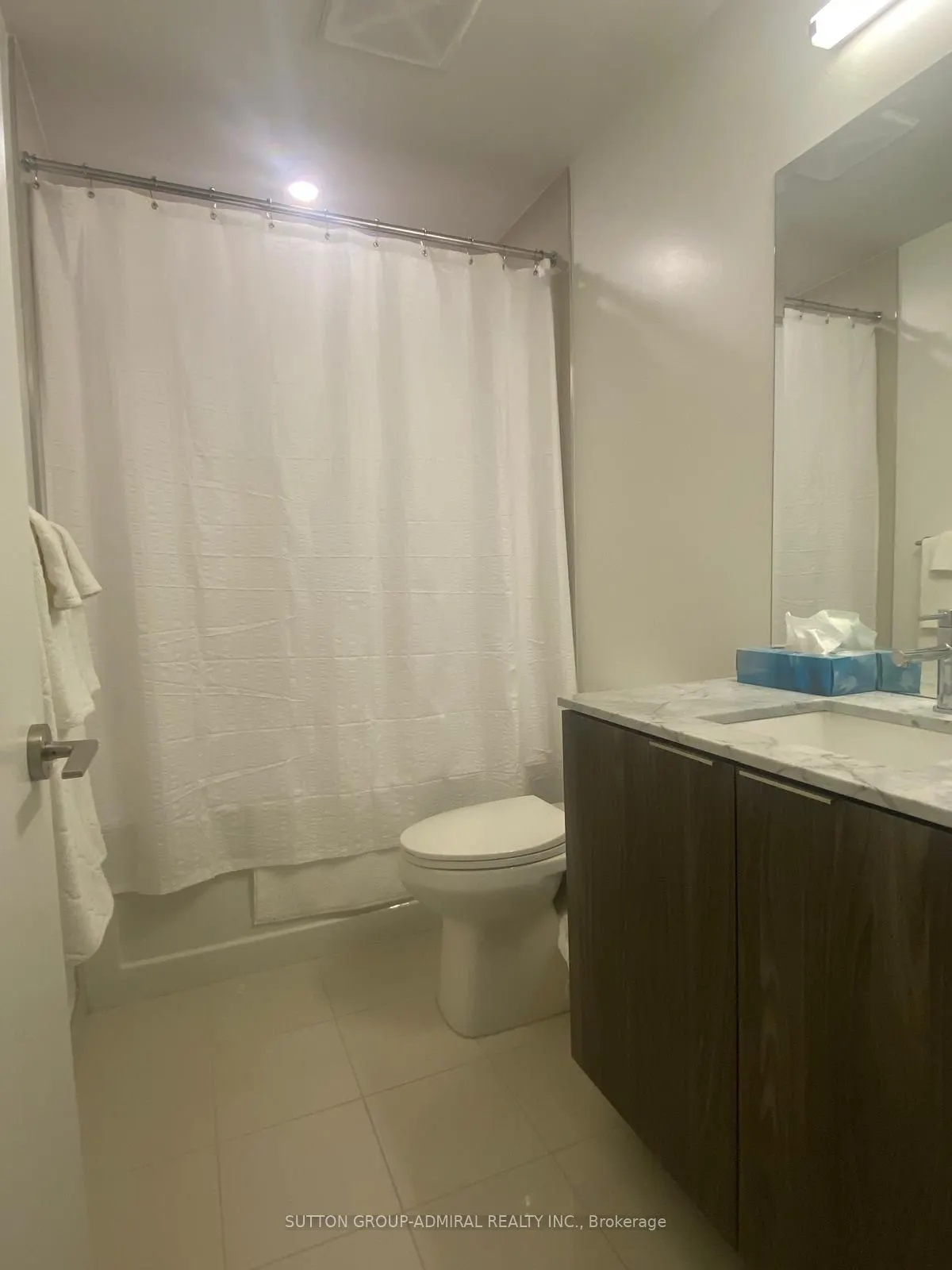 15 Queens Quay E #208
