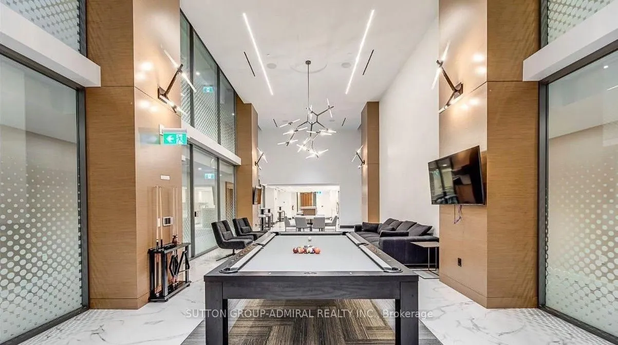 15 Queens Quay E #208
