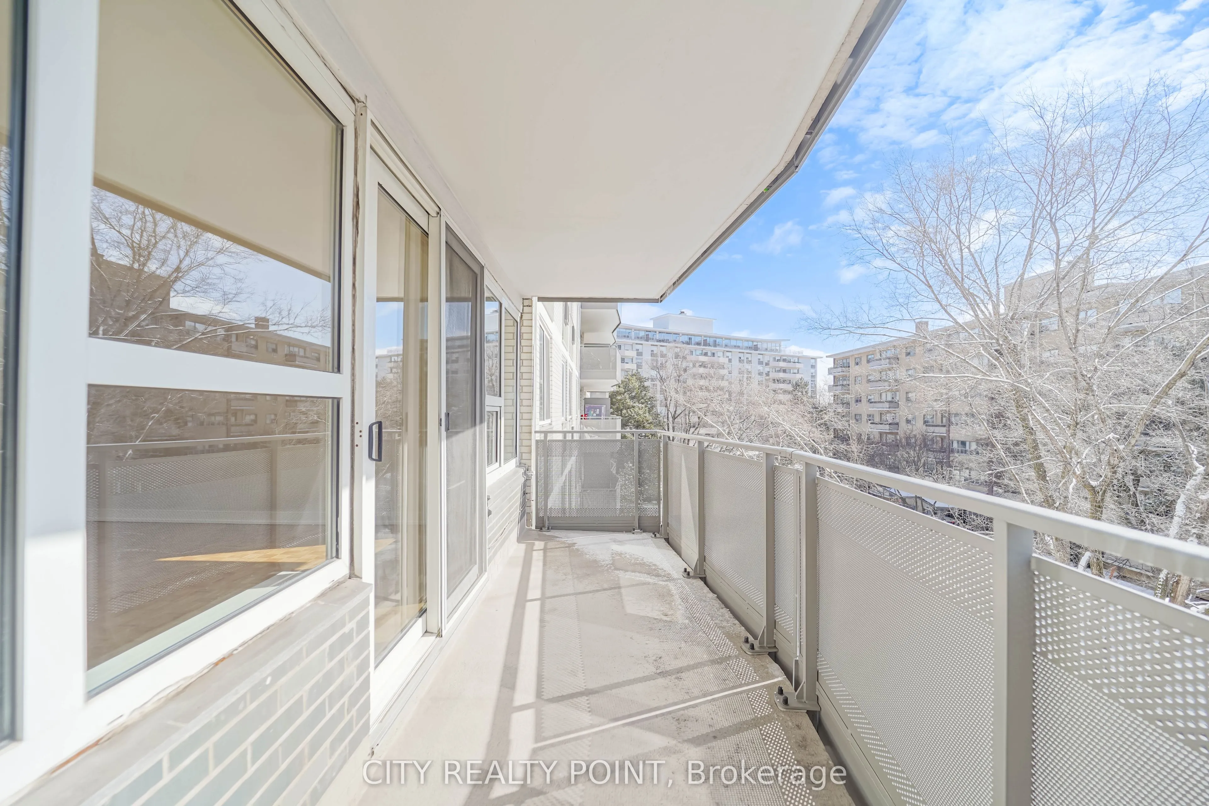 10 Shallmar Boulevard #907