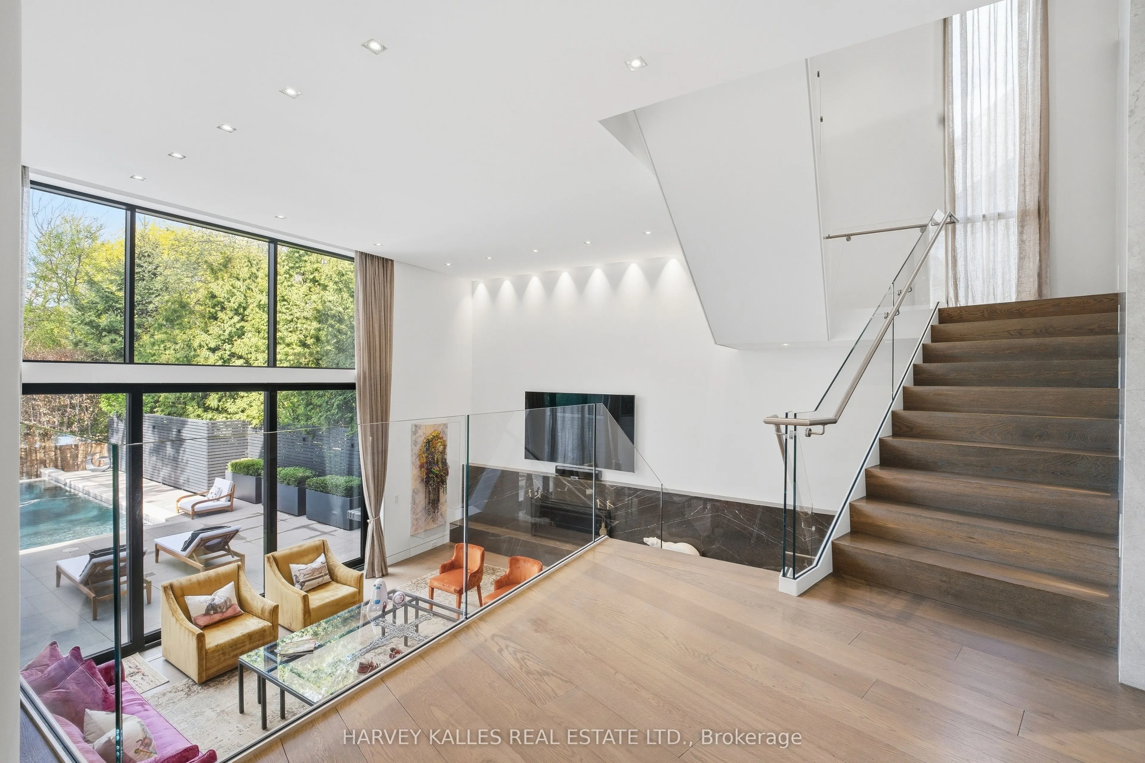 43 Hillholm Road