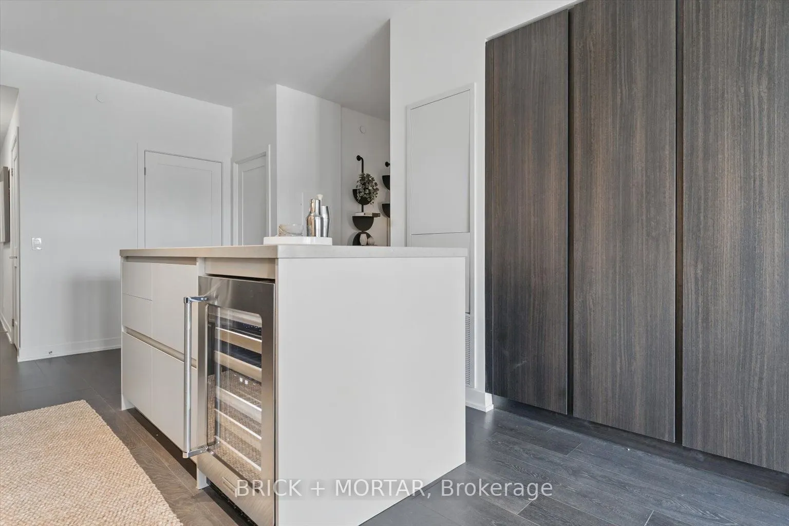 1 Hillsdale Avenue W #406