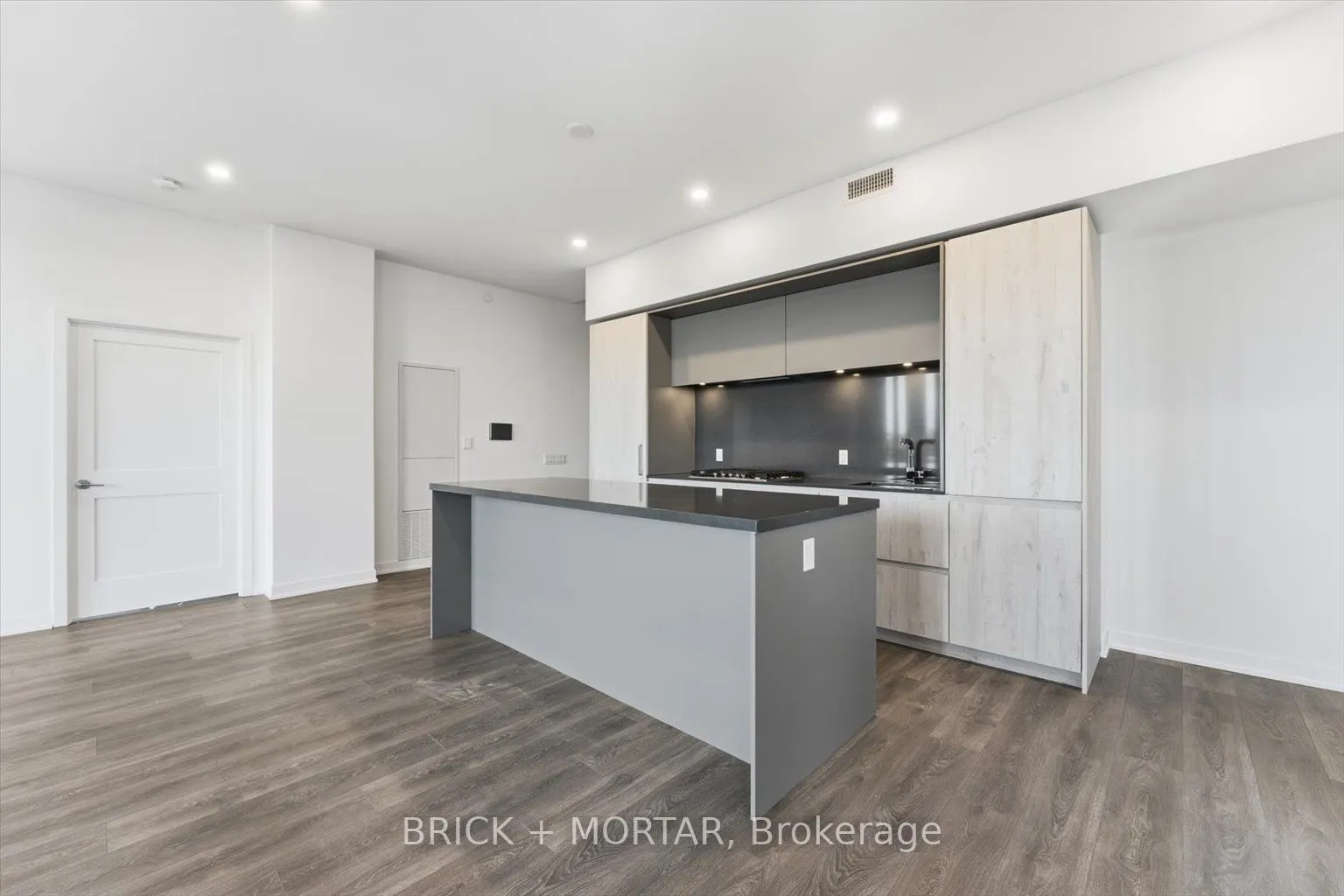1 Hillsdale Avenue W #806