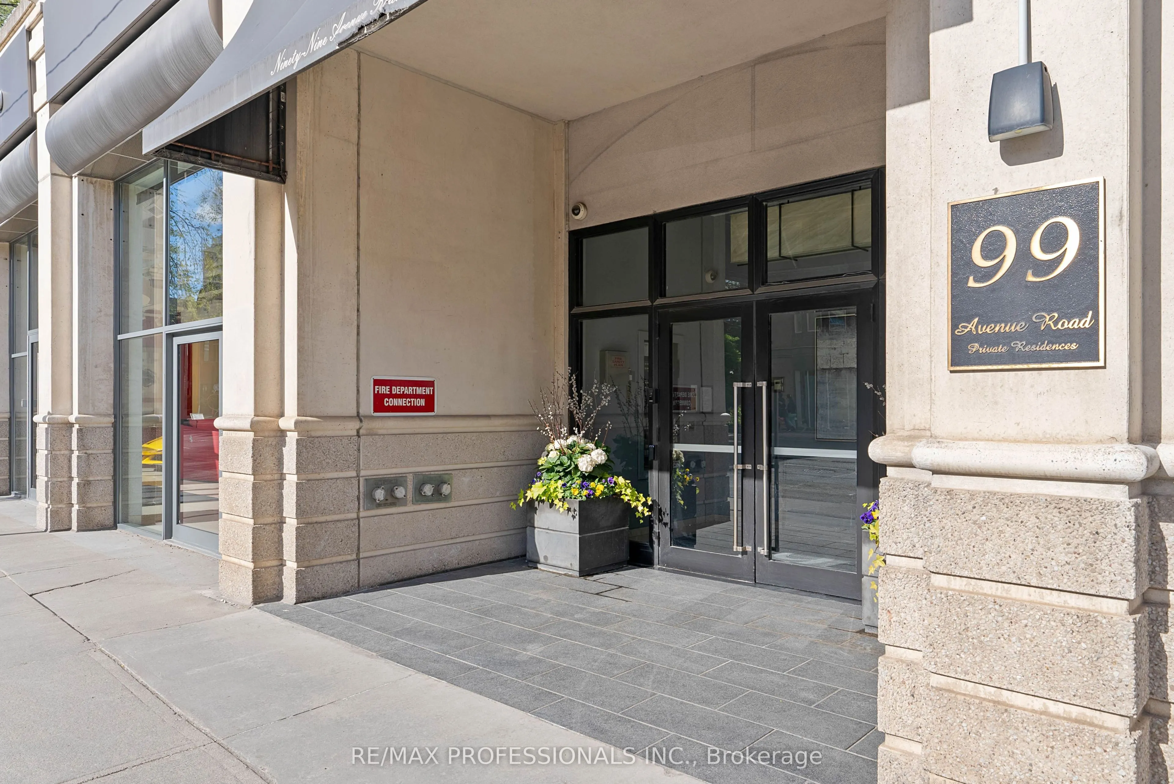 99 Avenue Road #SUBPH3