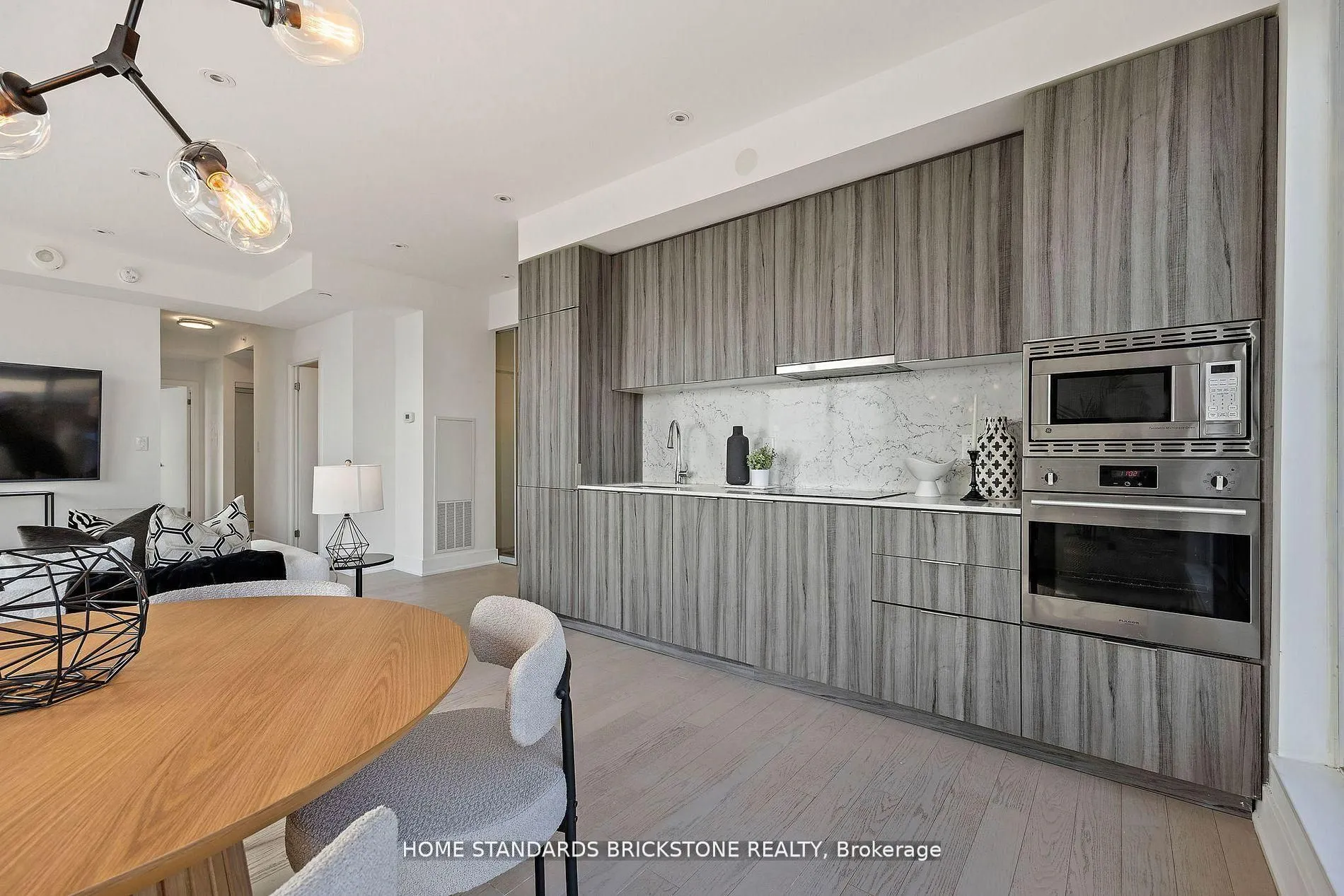 955 Bay Street #3907