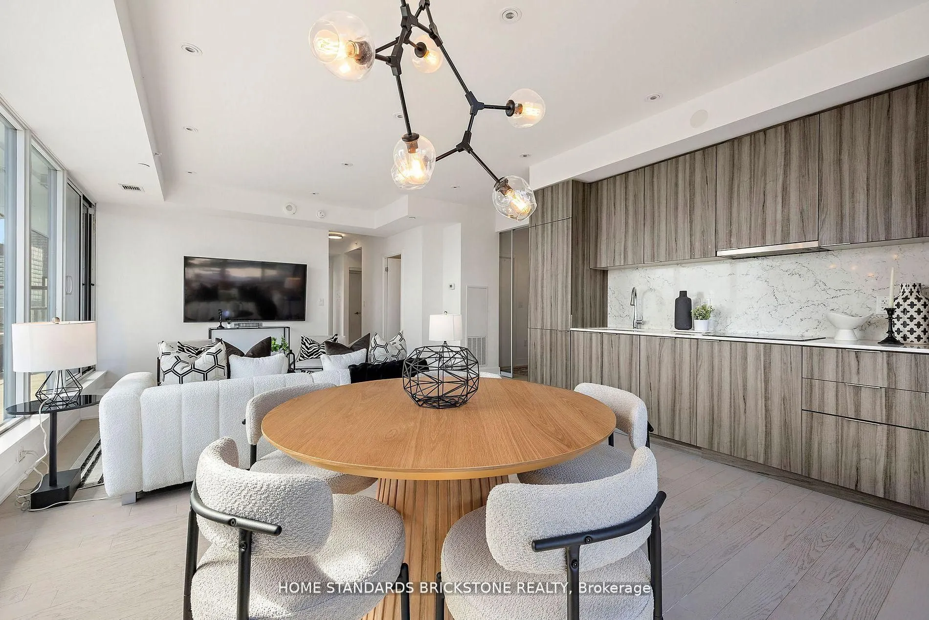 955 Bay Street #3907
